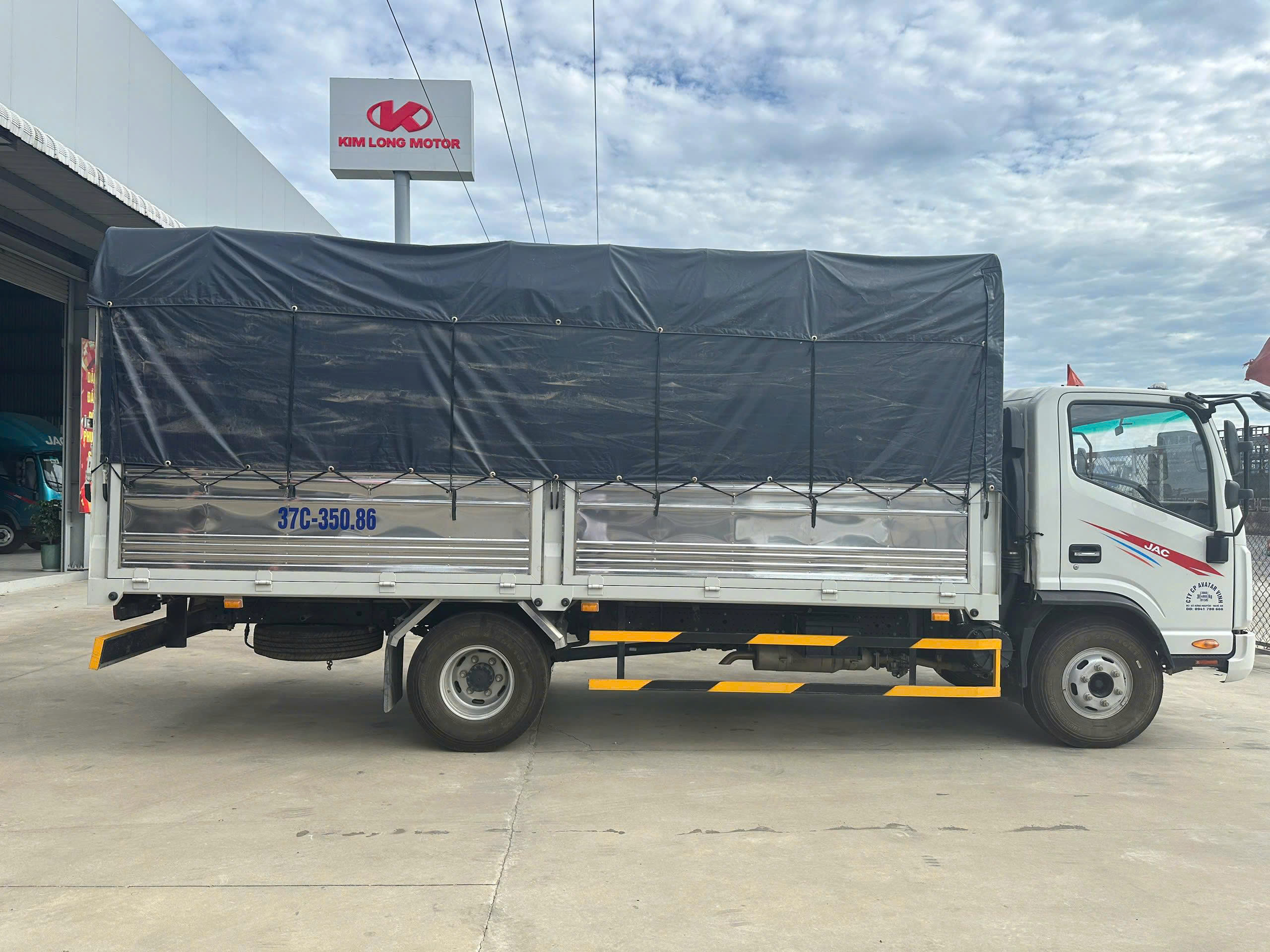 CHÍNH CHỦ BÁN XE TẢI 5 TẤN – ODO CHỈ 5.000 KM – GIÁ 4XX TRIỆU, CÒN THƯƠNG LƯỢNG!