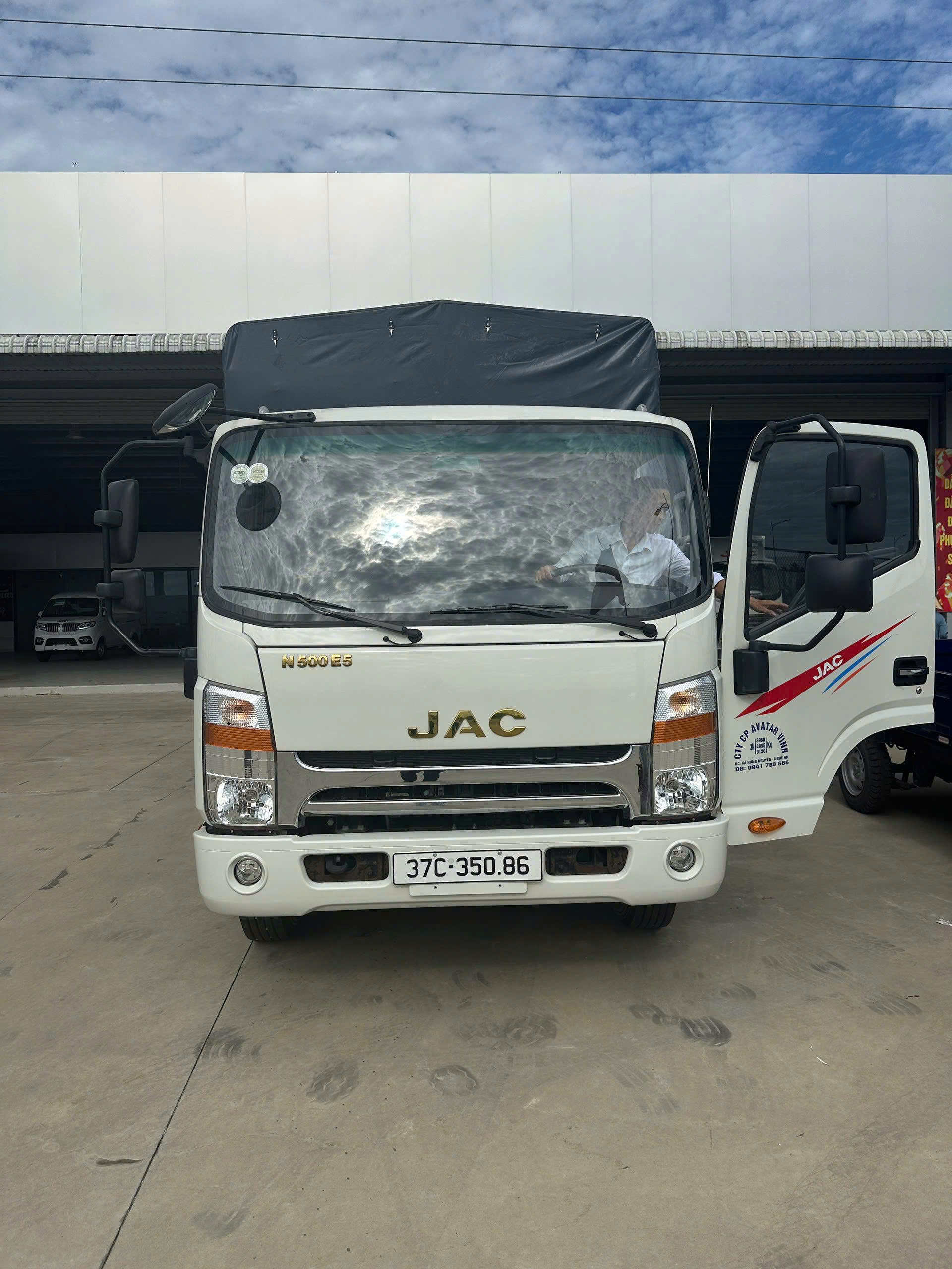 CHÍNH CHỦ BÁN XE TẢI 5 TẤN – ODO CHỈ 5.000 KM – GIÁ 4XX TRIỆU, CÒN THƯƠNG LƯỢNG!