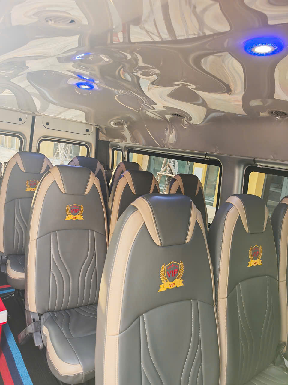 CẦN BÁN FORD TRANSIT MÁY DẦU – XE ĐANG Ở PHÚ QUỐC