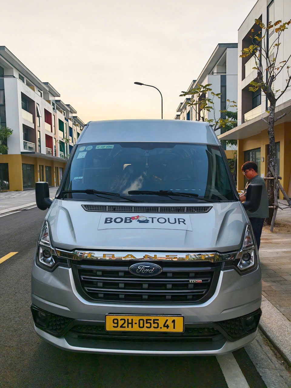 CẦN BÁN FORD TRANSIT MÁY DẦU – XE ĐANG Ở PHÚ QUỐC