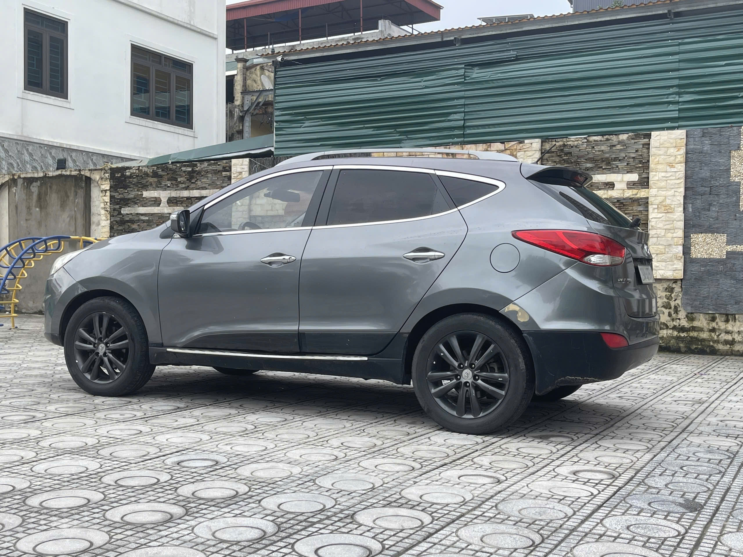 BÁN HYUNDAI TUCSON 2011 – SUV GẦM CAO, GIÁ CHỈ 230 TRIỆU!