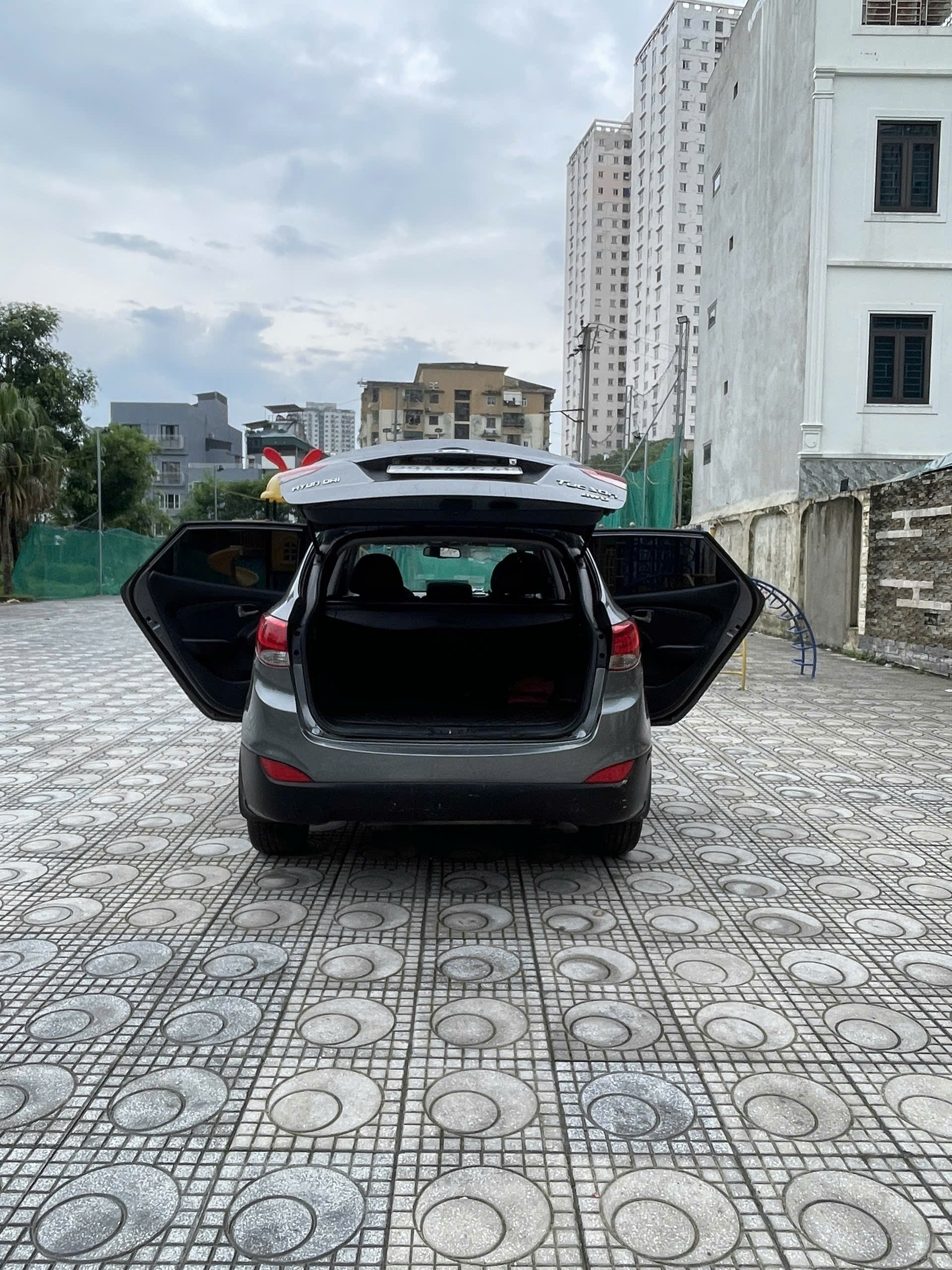 BÁN HYUNDAI TUCSON 2011 – SUV GẦM CAO, GIÁ CHỈ 230 TRIỆU!
