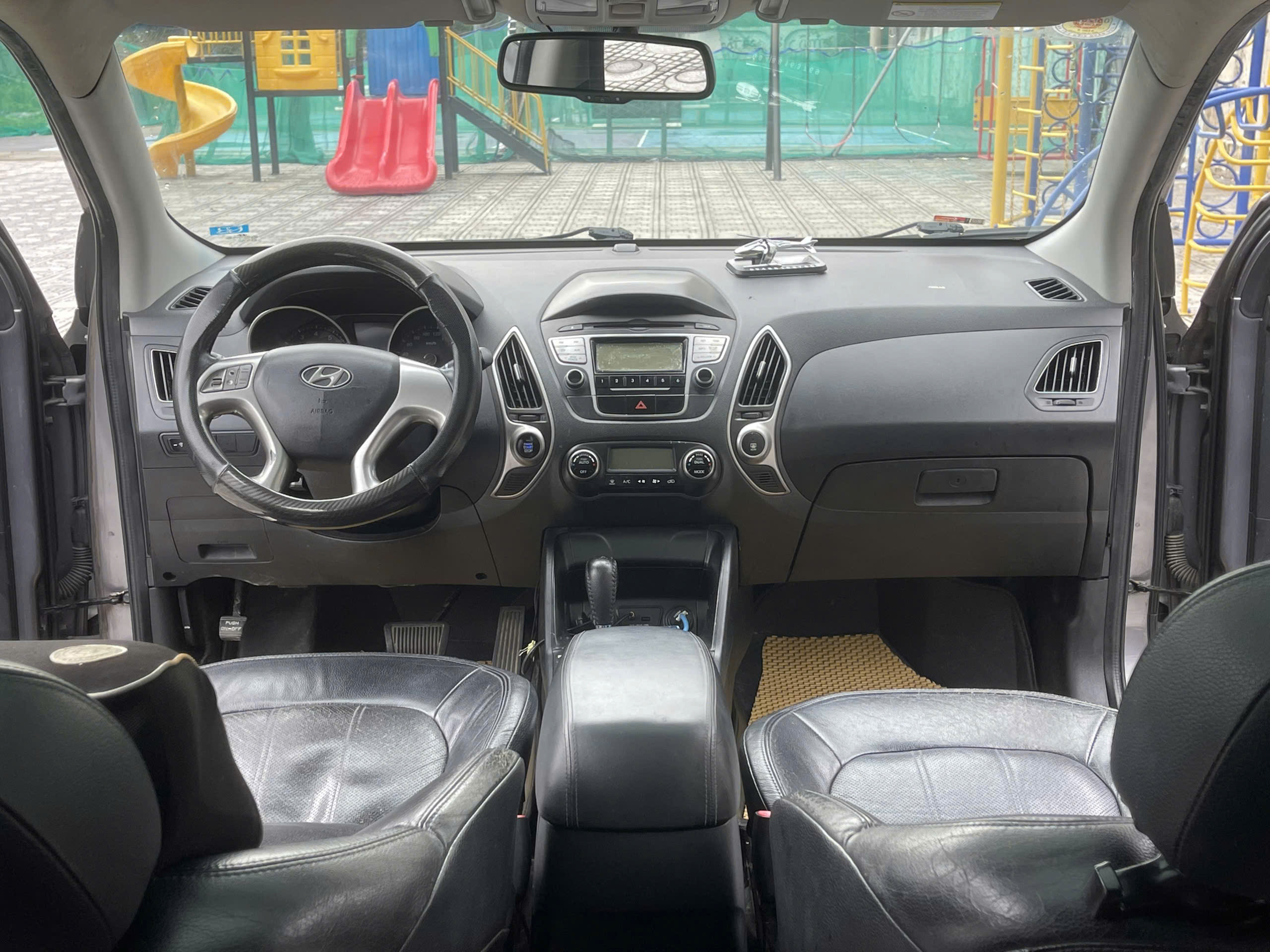 BÁN HYUNDAI TUCSON 2011 – SUV GẦM CAO, GIÁ CHỈ 230 TRIỆU!
