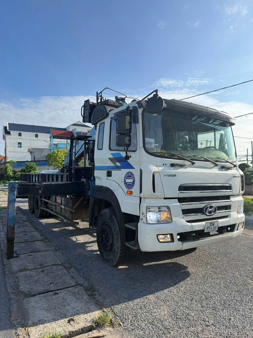 Nhà hết việc cần bán hoặc cho thuê lâu dài .