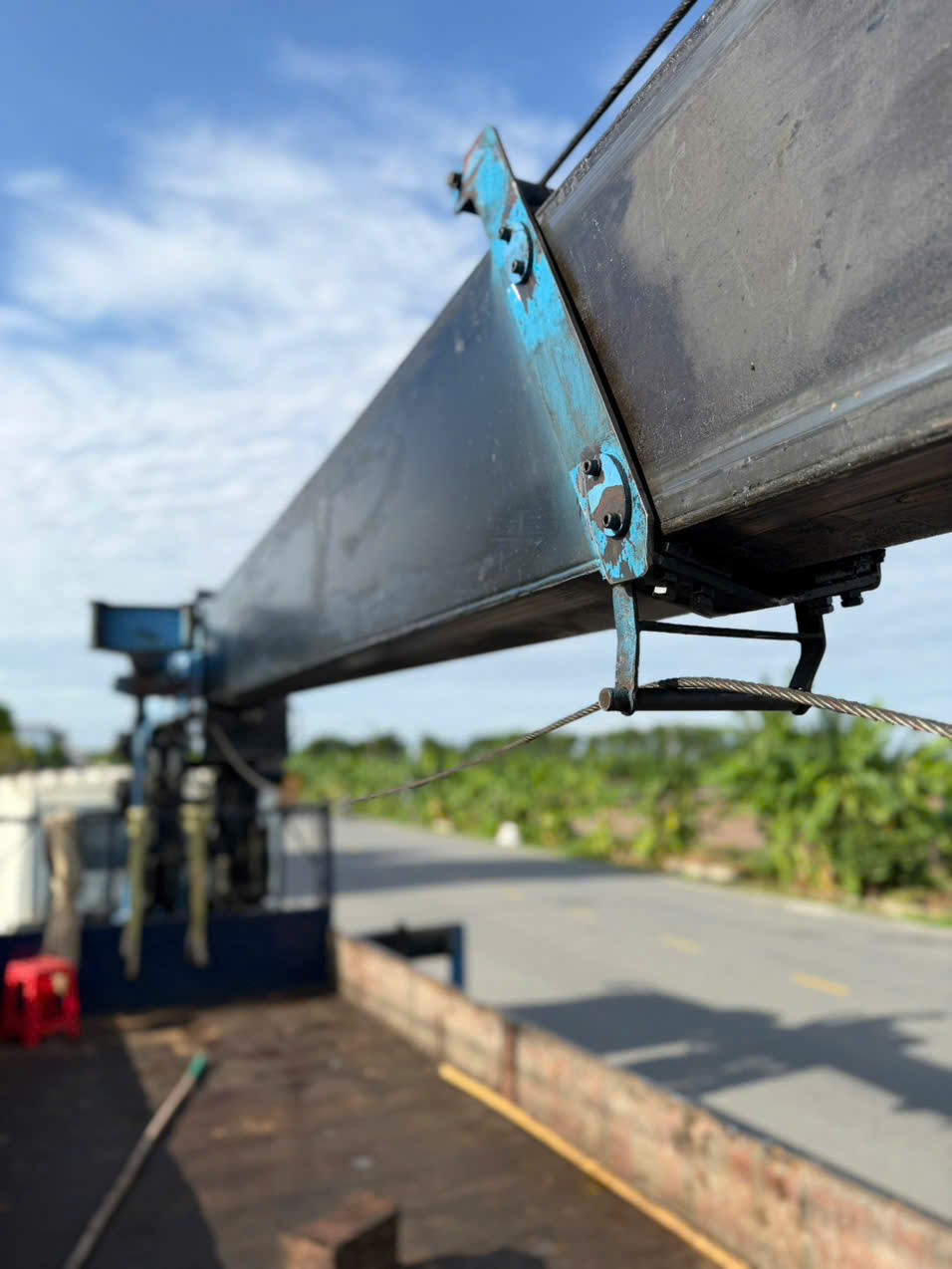Nhà hết việc cần bán hoặc cho thuê lâu dài .