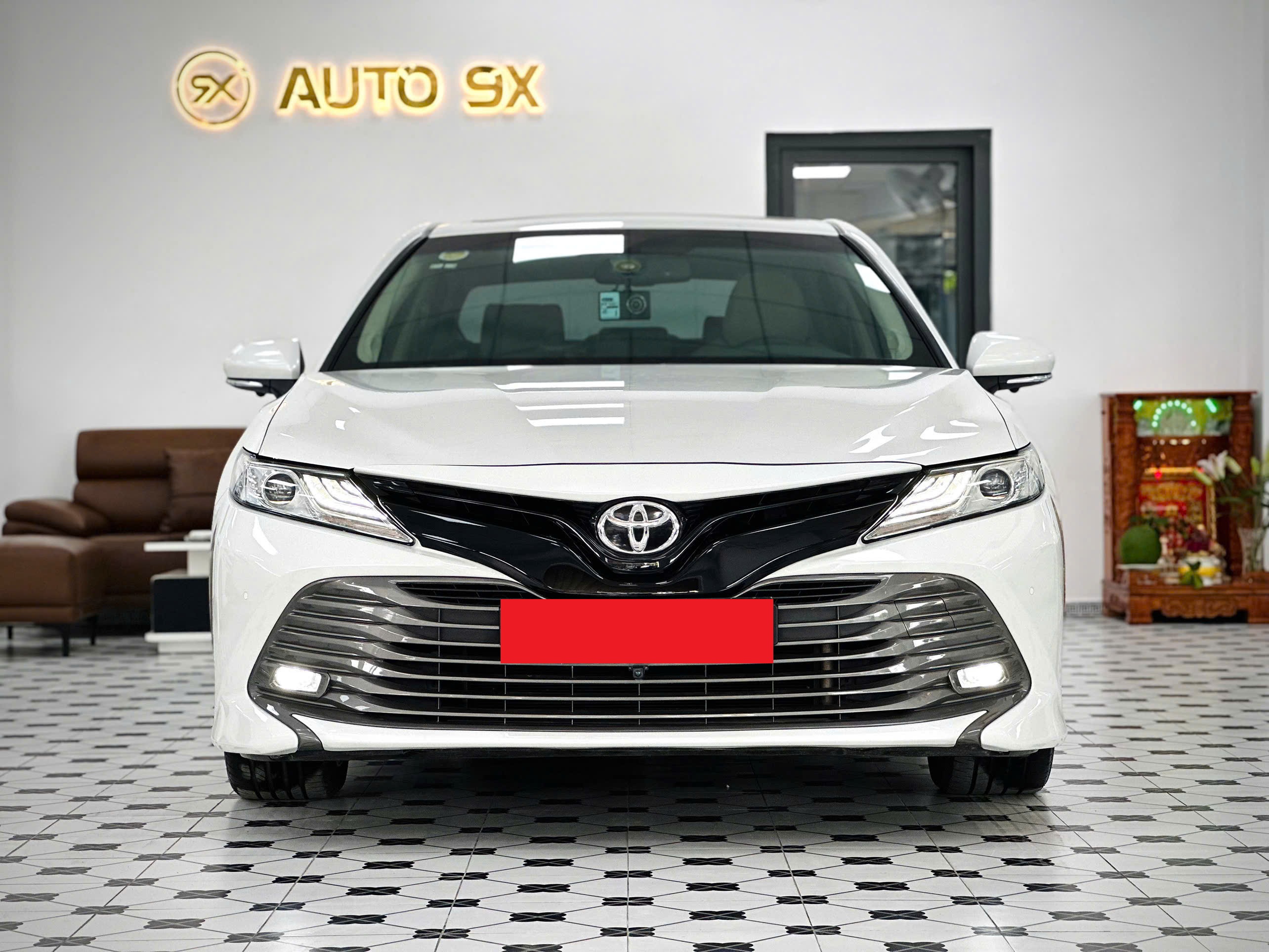 Bán Toyota Camry 2.5Q sản xuất 2020, màu trắng, nhập khẩu