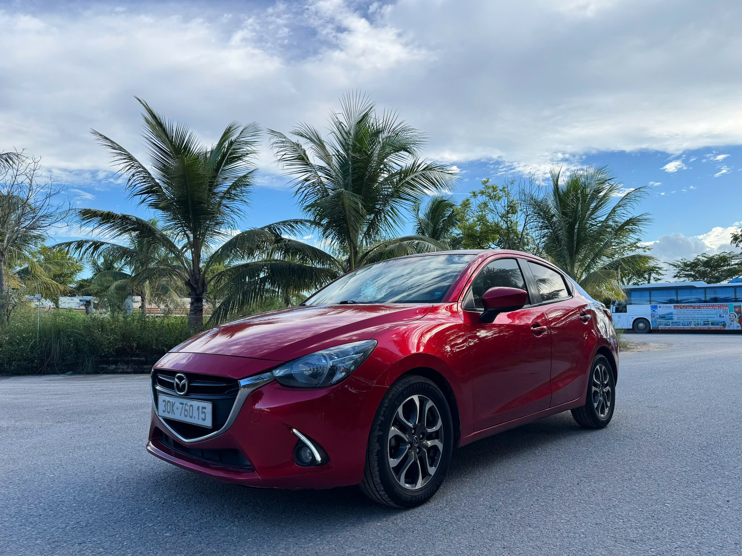 MAZDA 2 SX 2016 – MÀU ĐỎ ĐẸP, GIÁ CHỈ 275 TRIỆU!