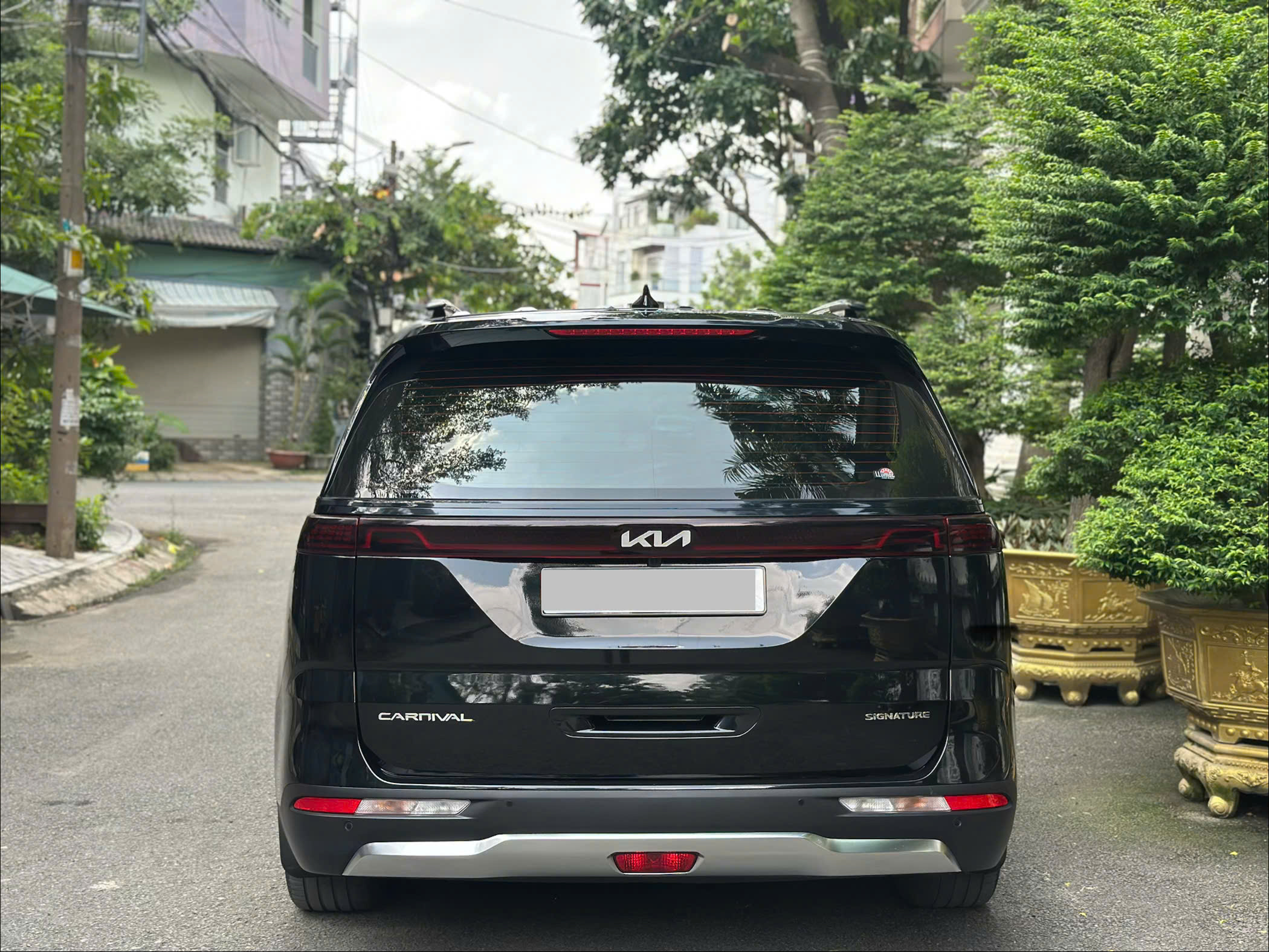 Cần bán Kia Carnival Signature 2.2D sản xuất năm 2024, màu đen, giá tốt