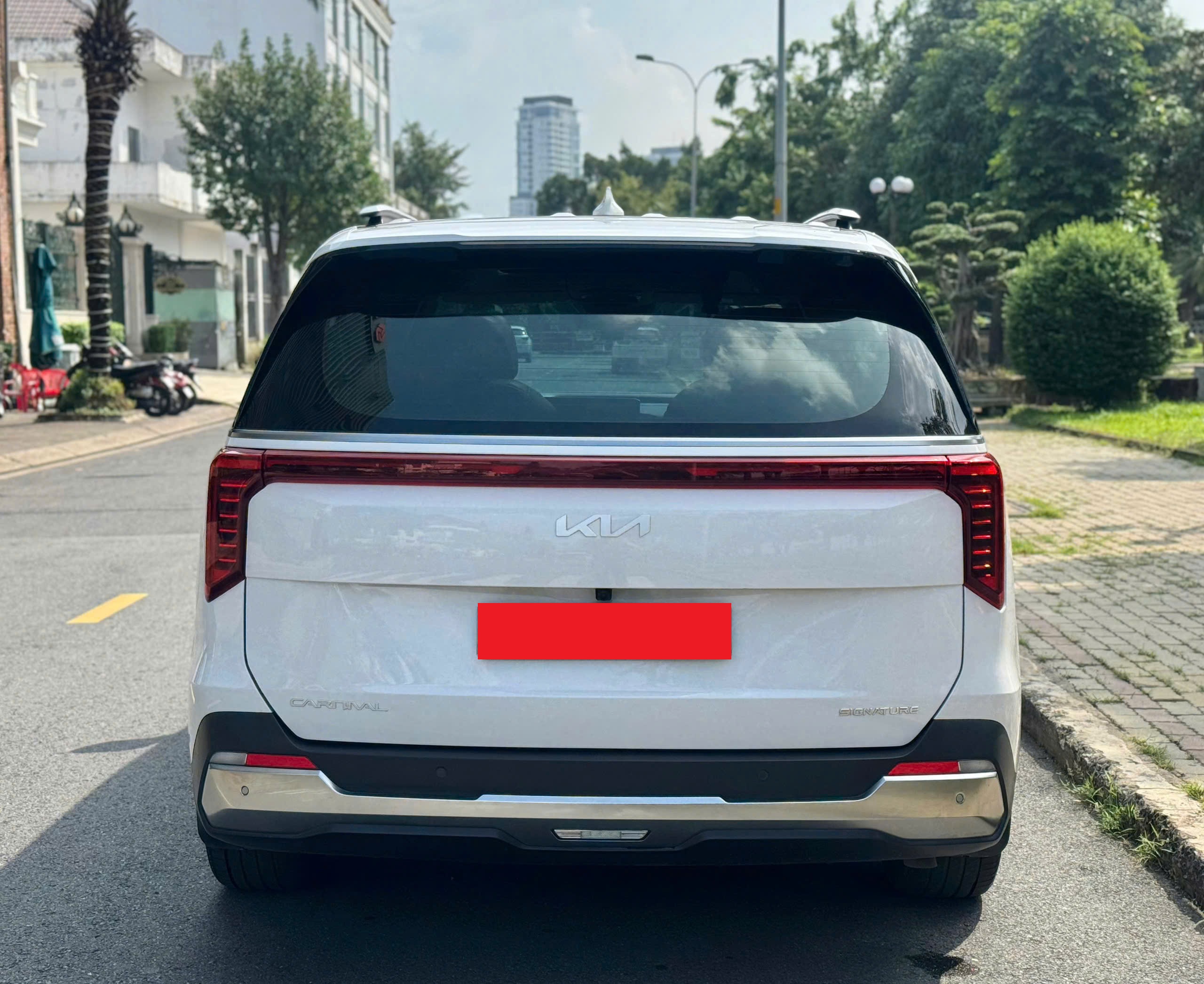 Bán Kia Carnival Signature 2.2D năm 2025, màu trắng