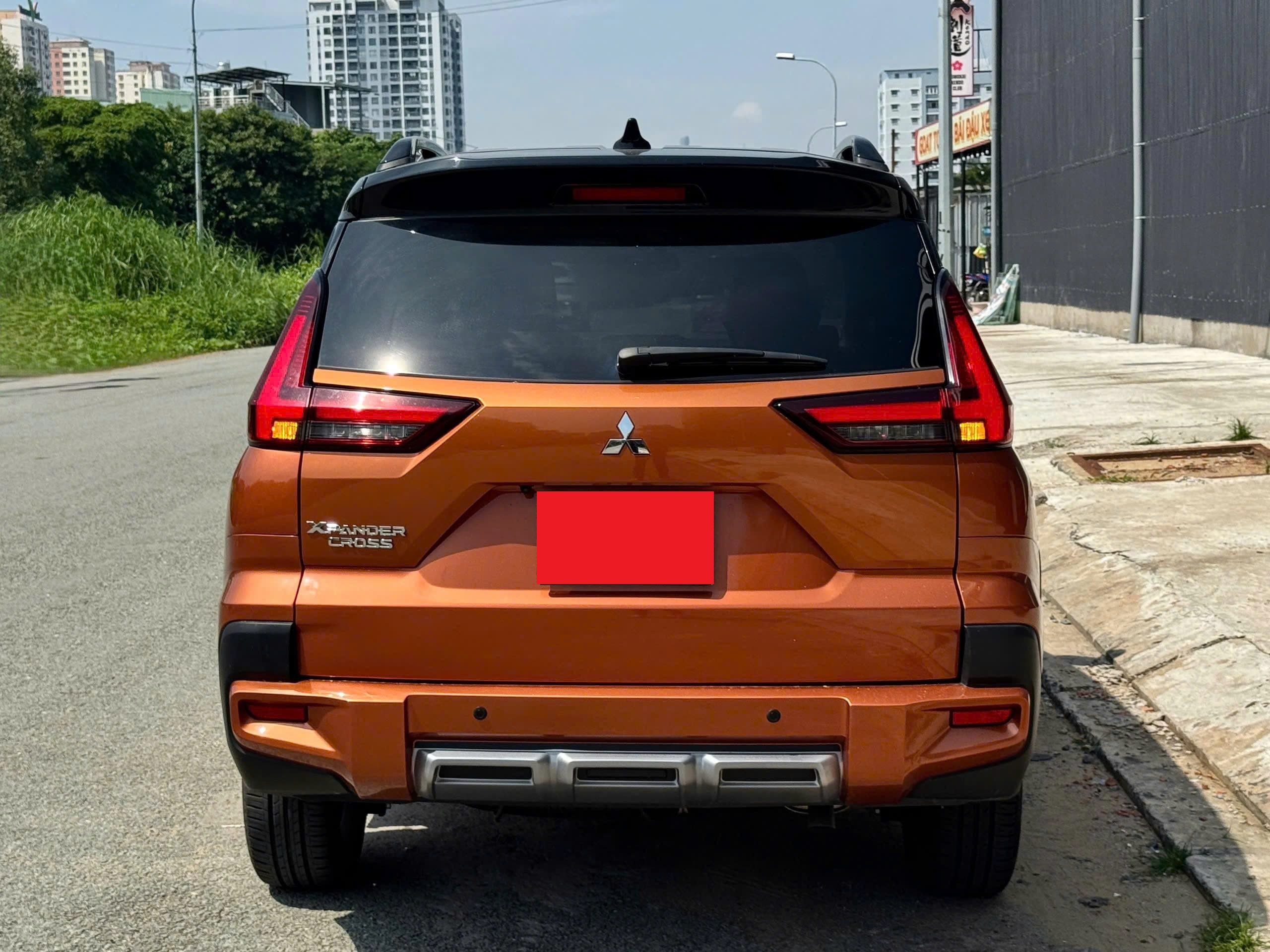 Bán Mitsubishi Xpander Cross 1.5 AT sản xuất 2024, màu cam, nhập khẩu nguyên chiếc