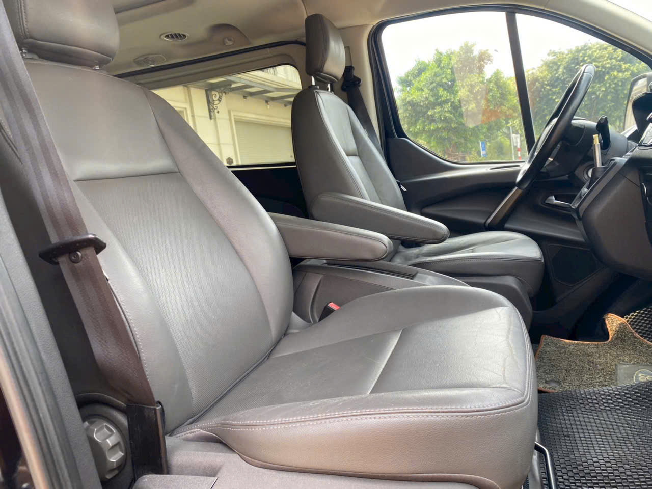 Ford Tourneo 2019 – 2.0 Máy Xăng – 9 Chỗ