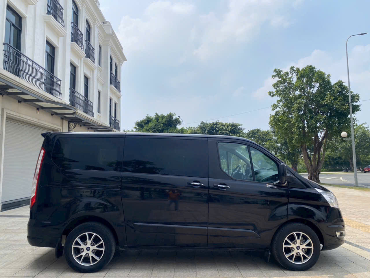 Ford Tourneo 2019 – 2.0 Máy Xăng – 9 Chỗ