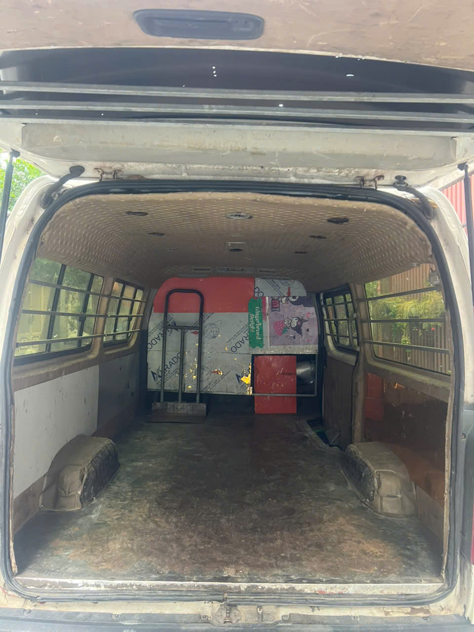 CHÍNH CHỦ CẦN BÁN TOYOTA HIACE 2011 – GIÁ CHỈ 198 TRIỆU
