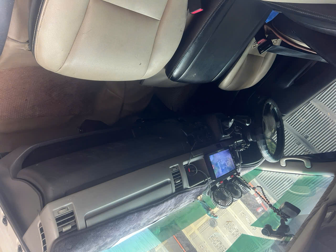 CHÍNH CHỦ CẦN BÁN TOYOTA HIACE 2011 – GIÁ CHỈ 198 TRIỆU