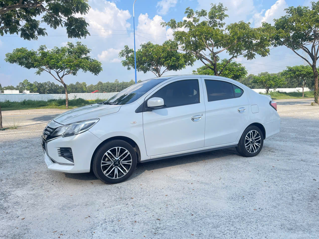 Cần bán xe Mitsubishi Attrage MT đời 2023, giá cực tốt cho anh chị đang tìm xe đi gia đình hoặc chạy dịch vụ!