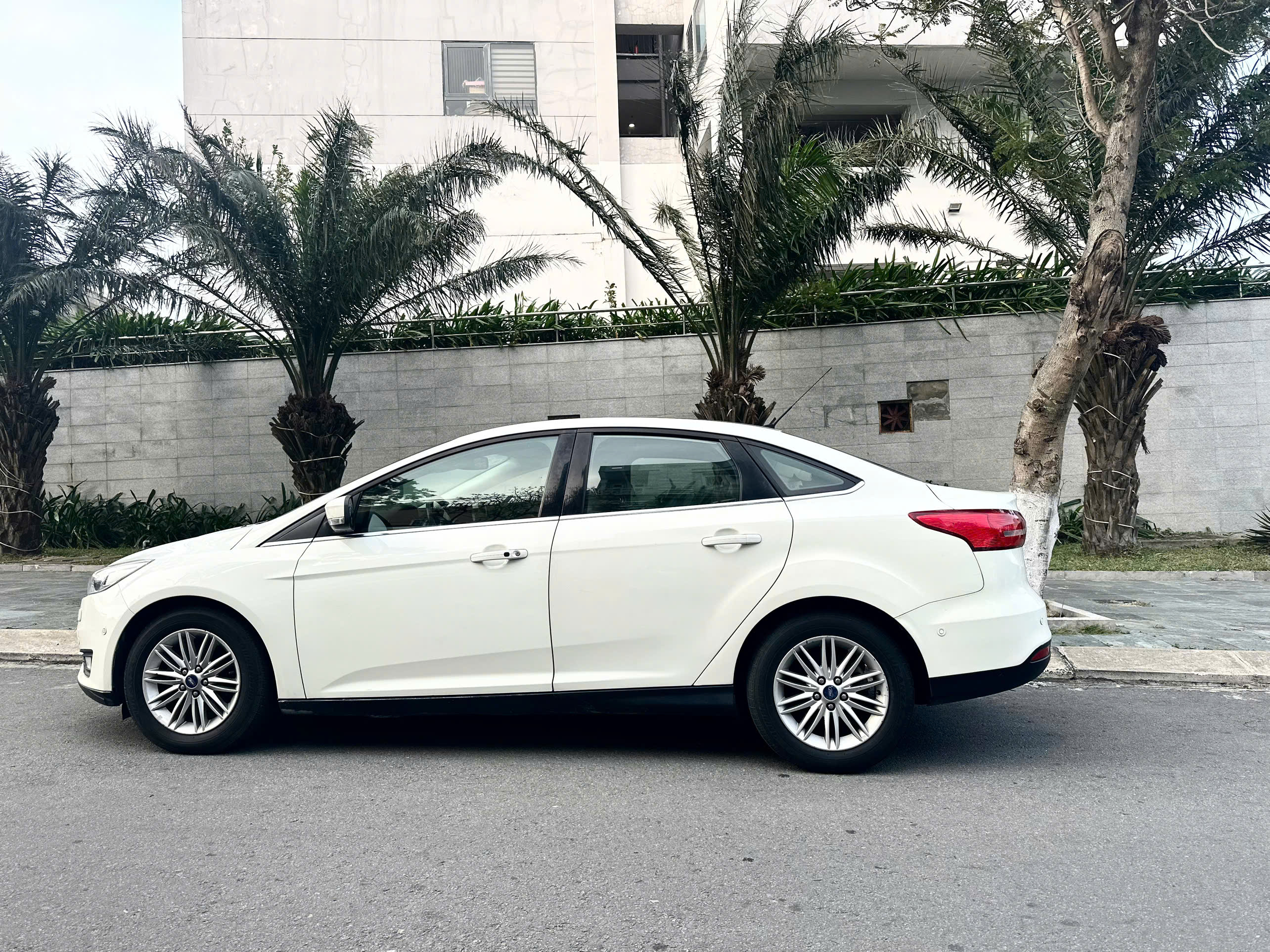 Xe Ford focus titanium đời 2016 nhập khẩu nguyên chiếc