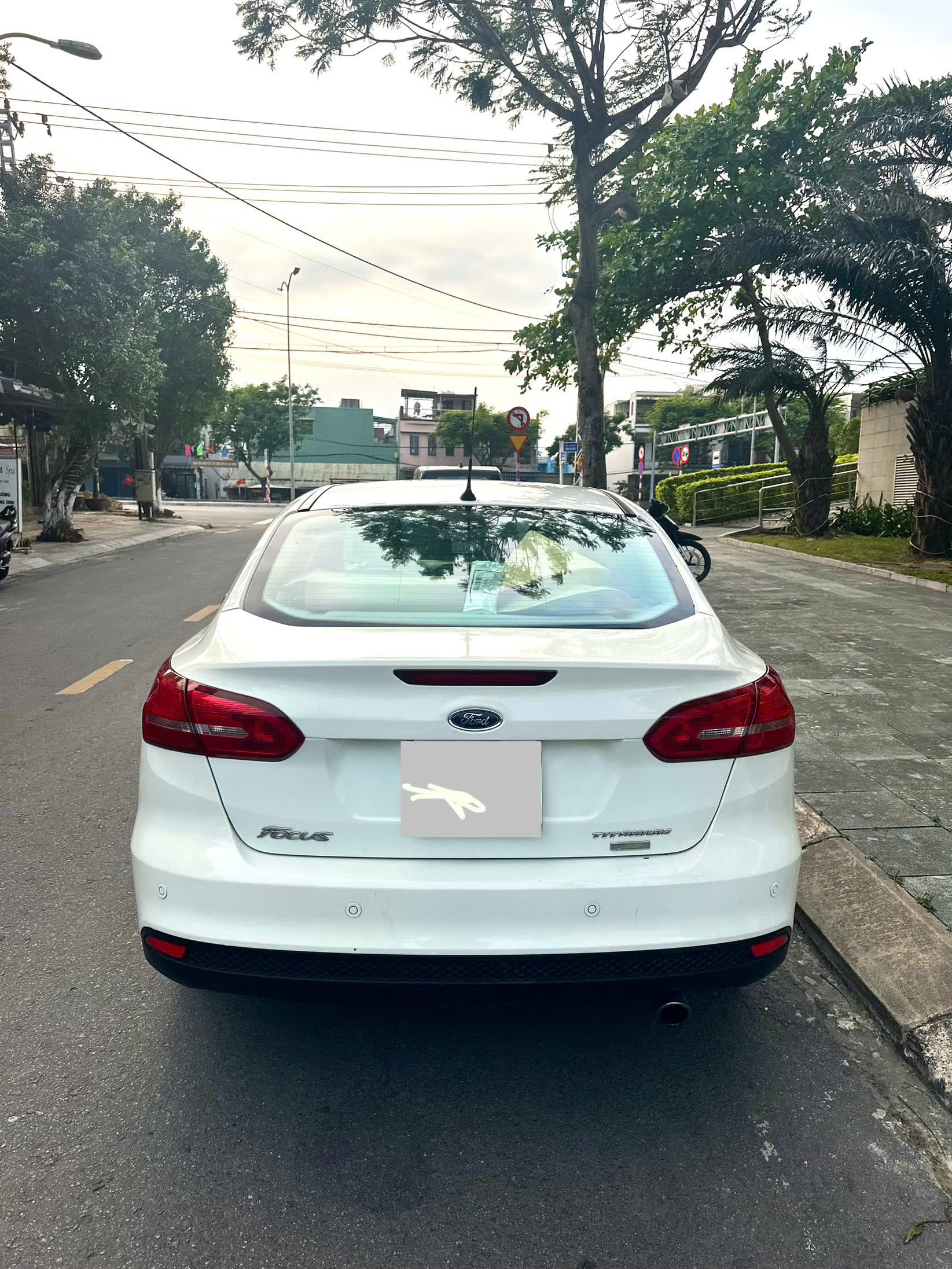 Xe Ford focus titanium đời 2016 nhập khẩu nguyên chiếc