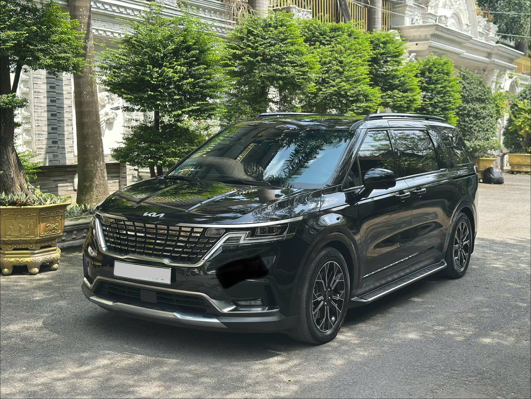 Cần bán Kia Carnival Signature 2.2D sản xuất năm 2024, màu đen, giá tốt
