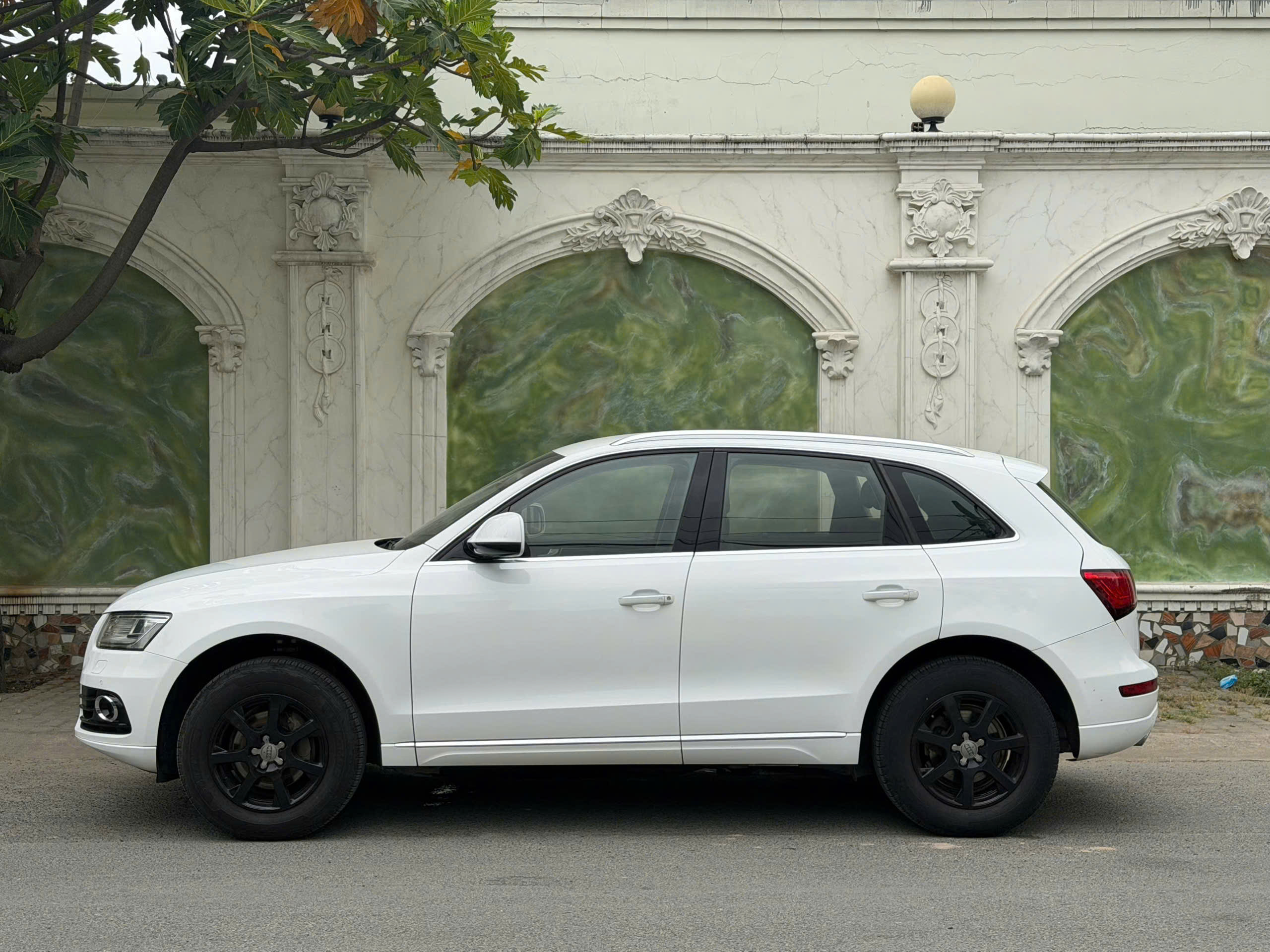 Bán Audi Q5 2.0 AT sản xuất năm 2016, màu trắng, xe nhập, giá tốt