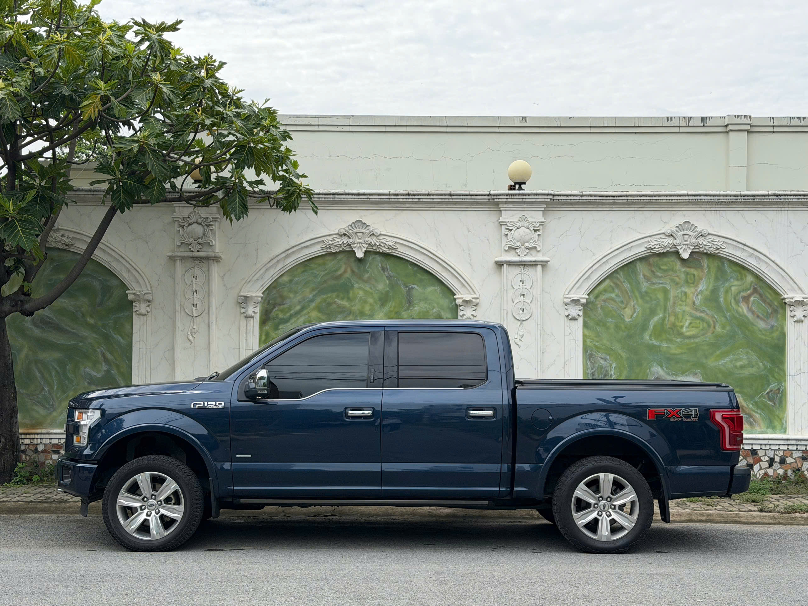 Bán Ford F 150 Platinum 3.5 V6 SuperCrew sản xuất năm 2016, màu xanh lục, xe nhập, 1.999 tỉ