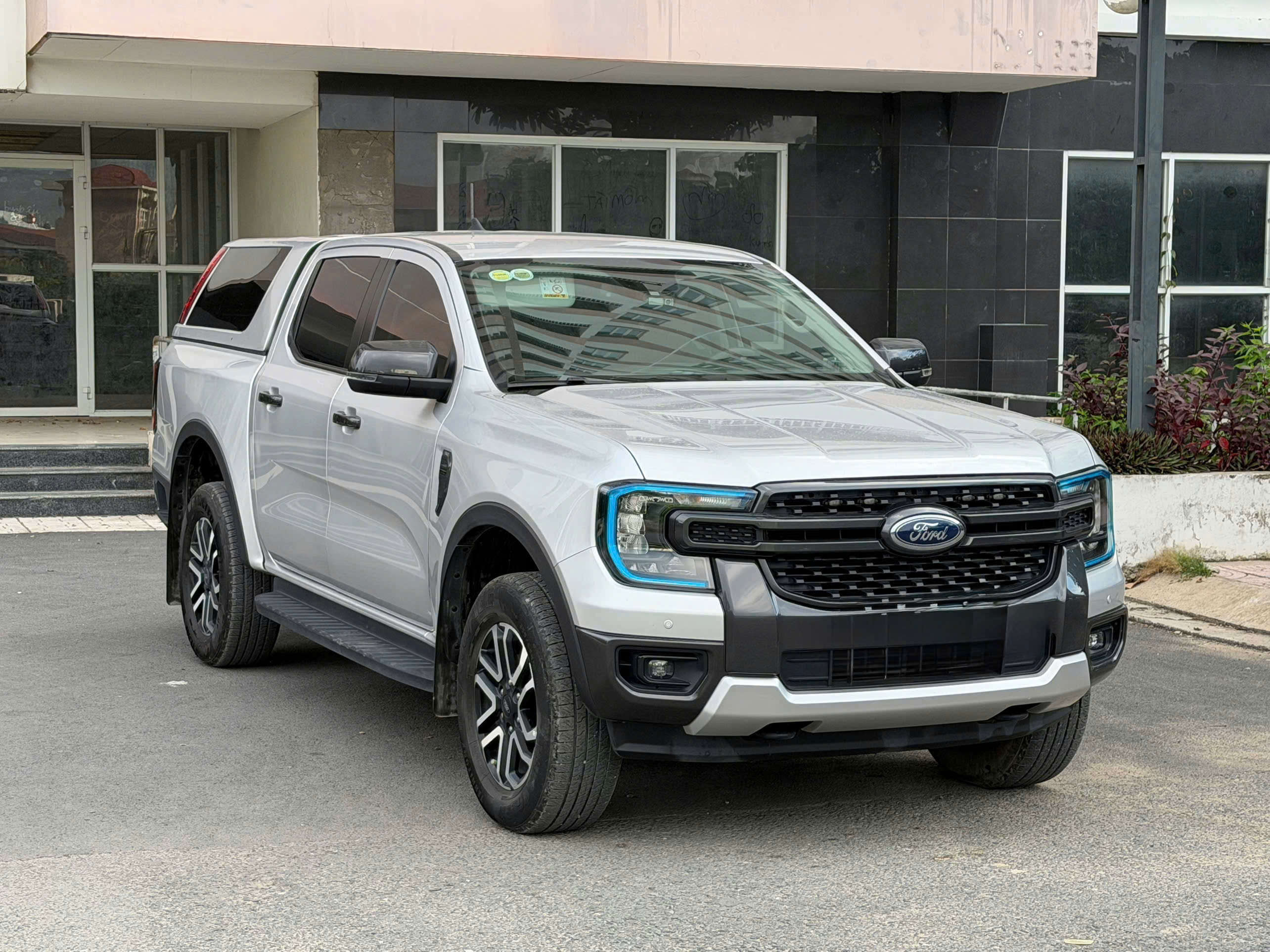 Cần bán Ford Ranger Sport 2.0L 4x4 AT sản xuất 2024, màu bạc