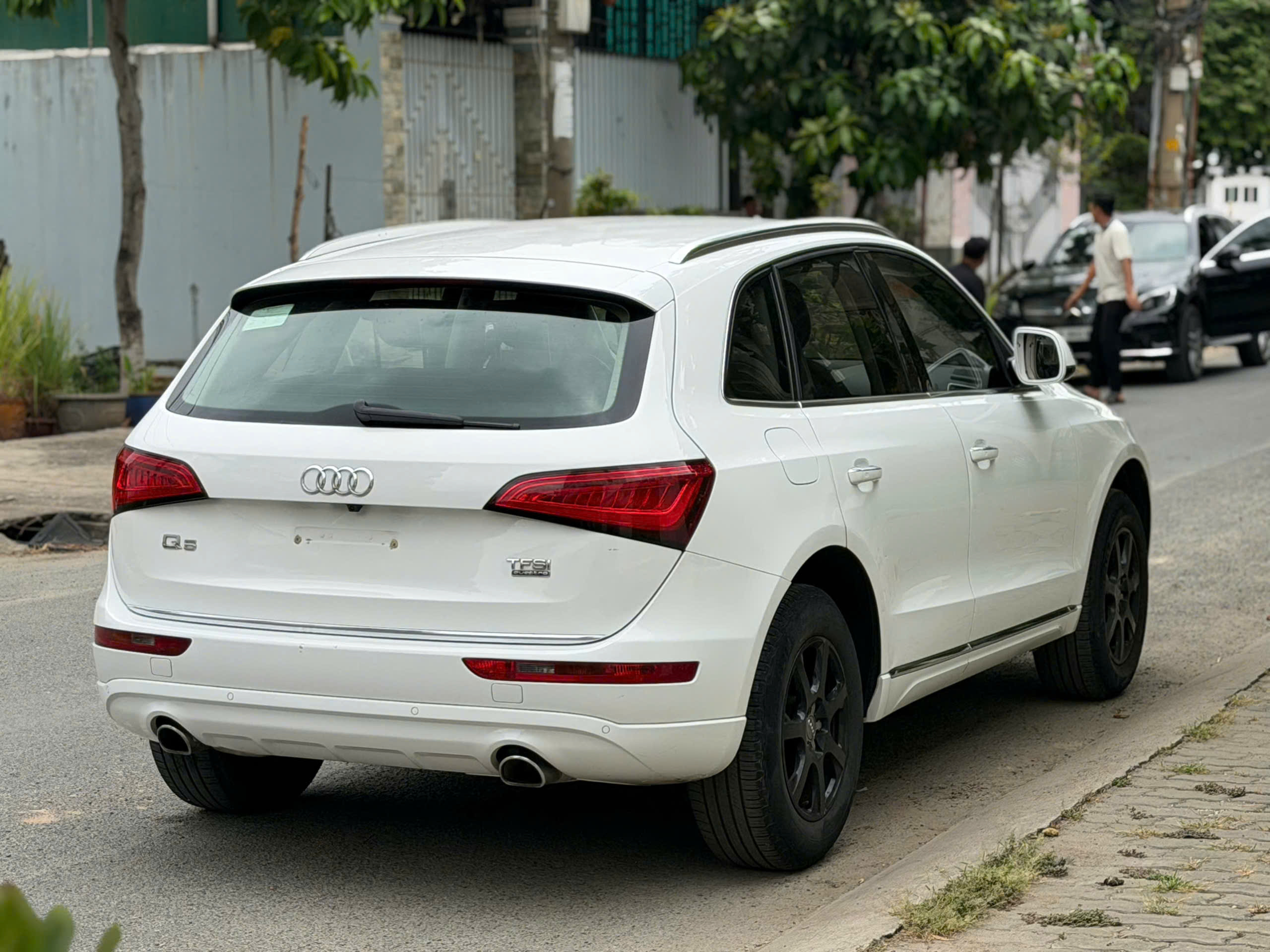 Bán Audi Q5 2.0 AT sản xuất năm 2016, màu trắng, xe nhập, giá tốt