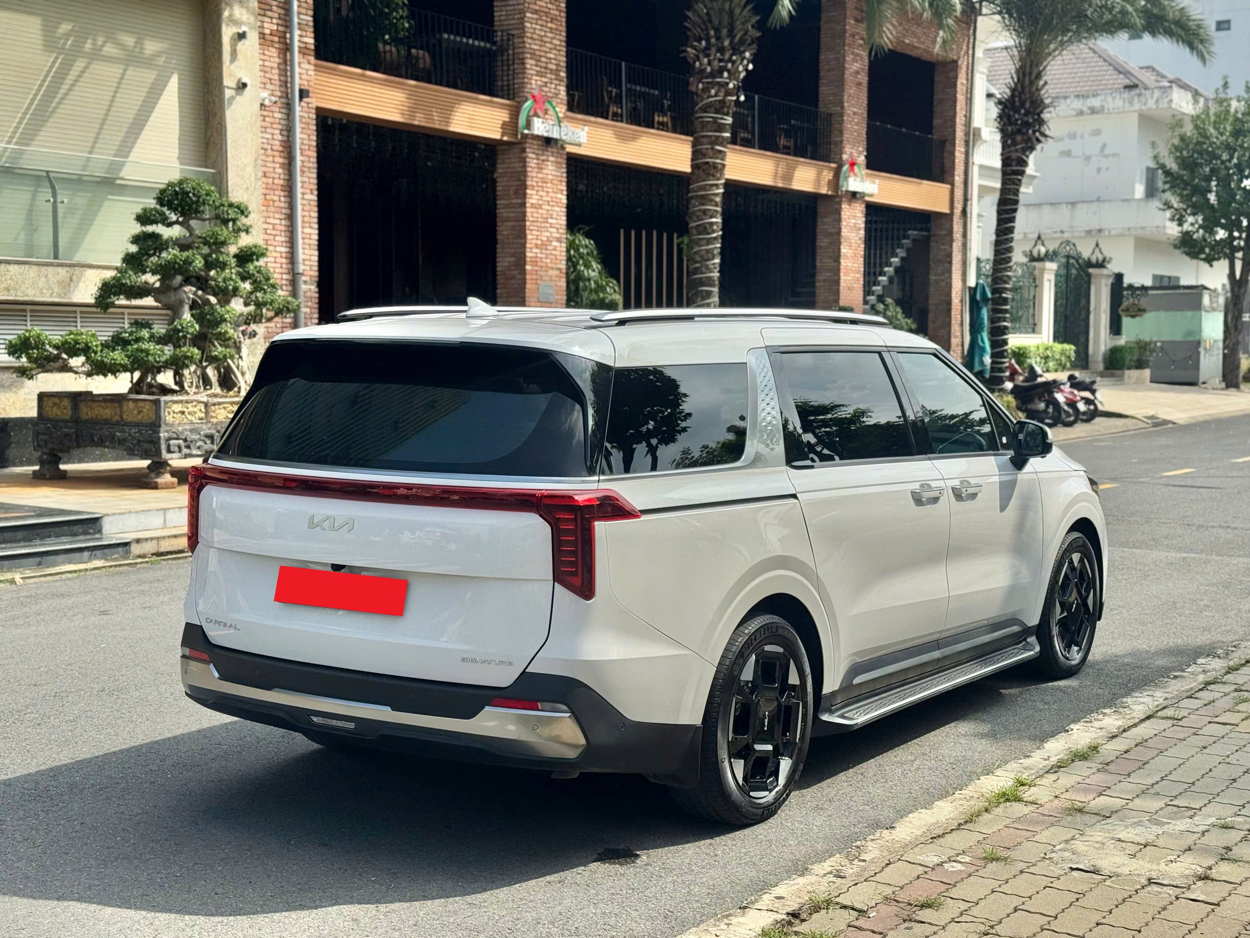Bán Kia Carnival Signature 2.2D năm 2025, màu trắng