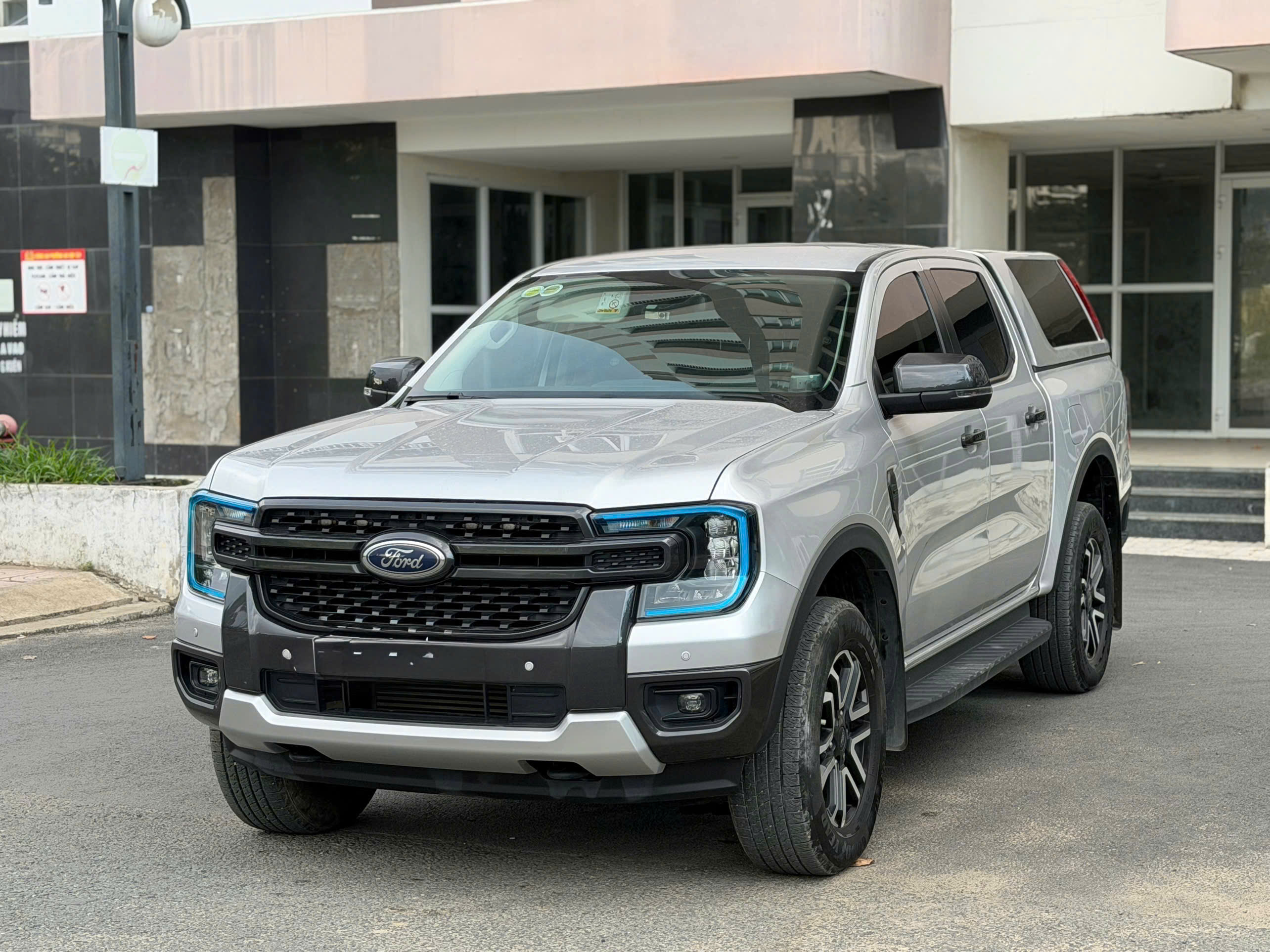 Cần bán Ford Ranger Sport 2.0L 4x4 AT sản xuất 2024, màu bạc