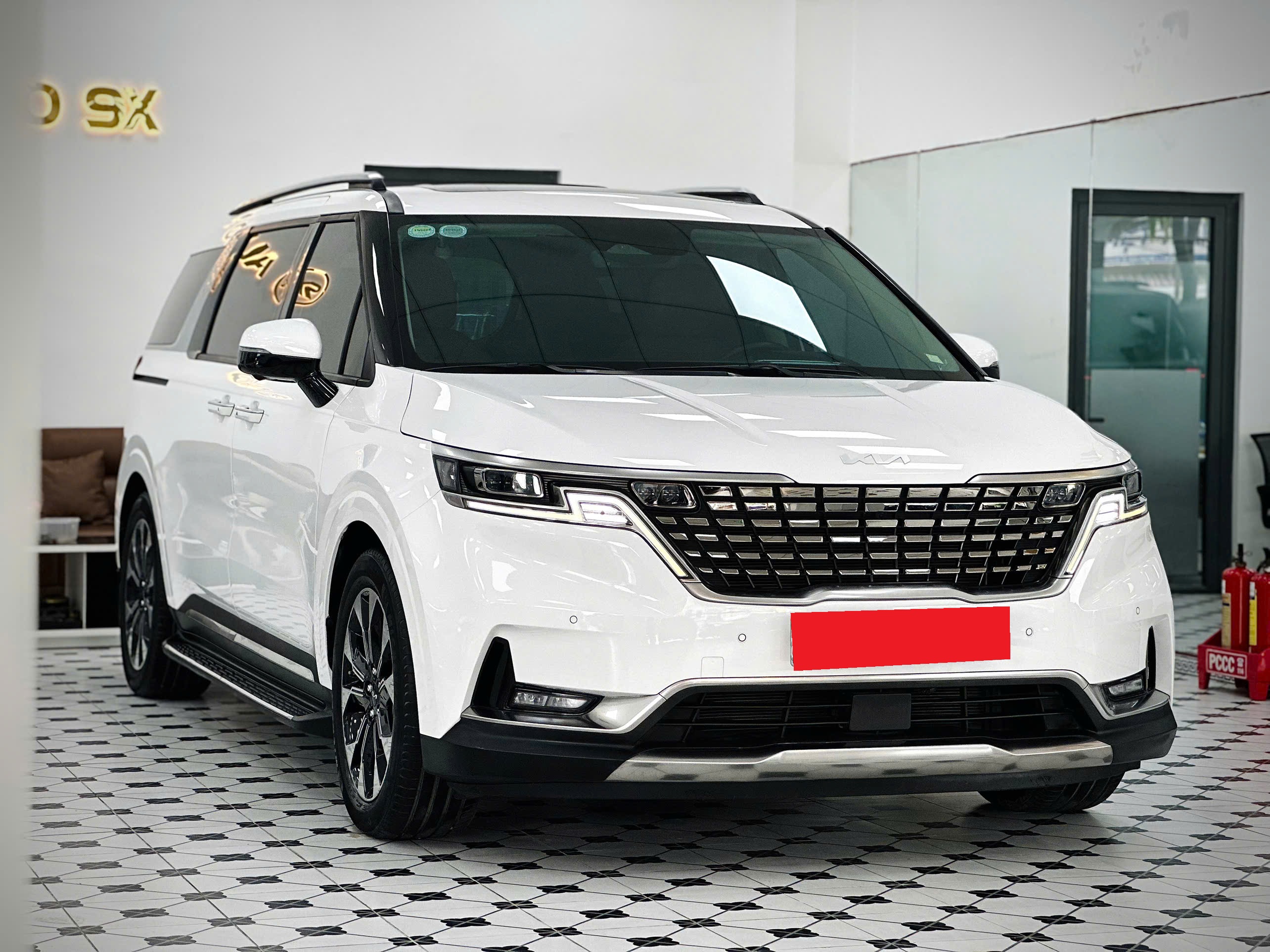 Bán Kia Carnival Signature 3.5G sản xuất năm 2023, màu trắng