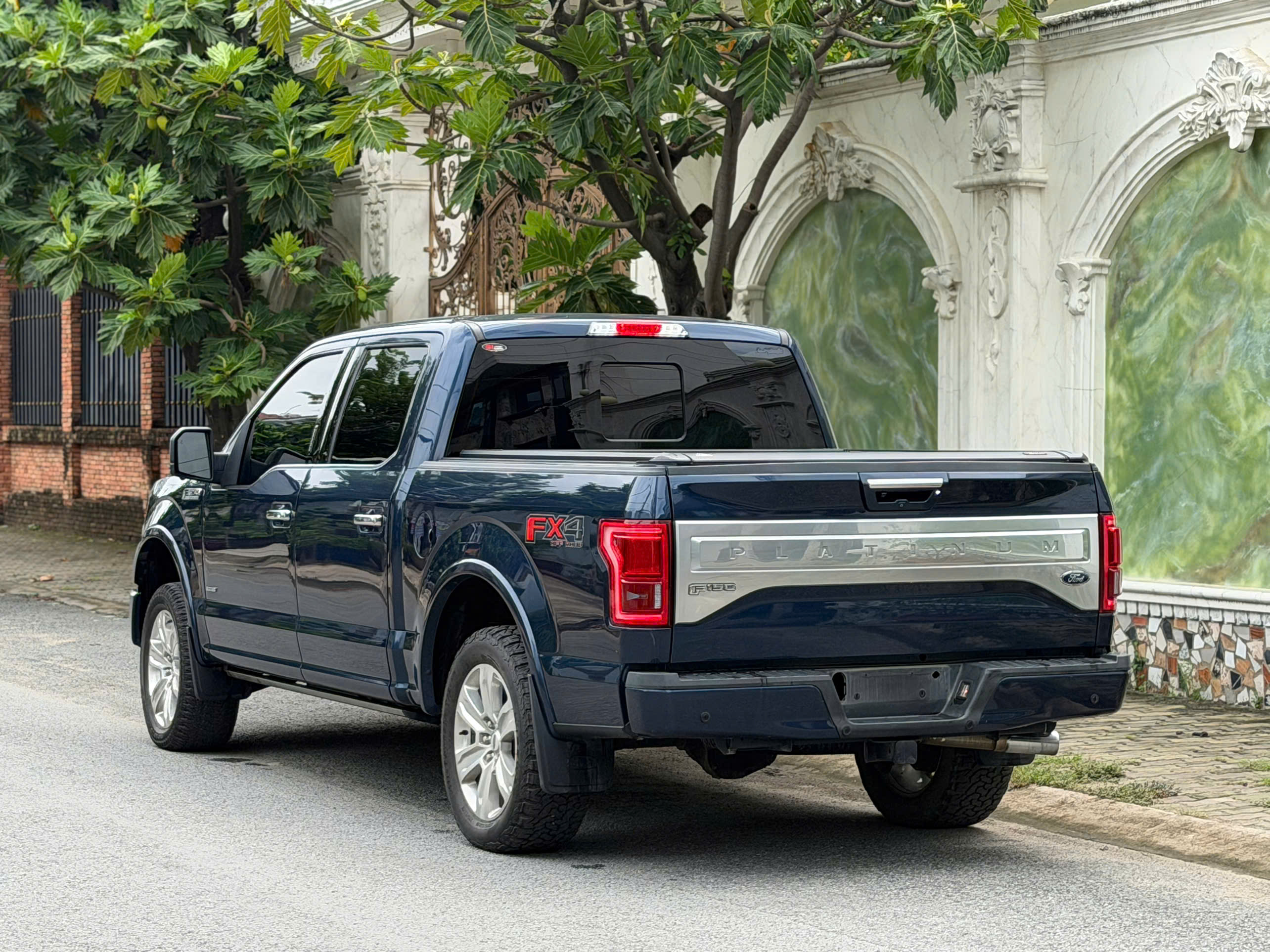 Bán Ford F 150 Platinum 3.5 V6 SuperCrew sản xuất năm 2016, màu xanh lục, xe nhập, 1.999 tỉ