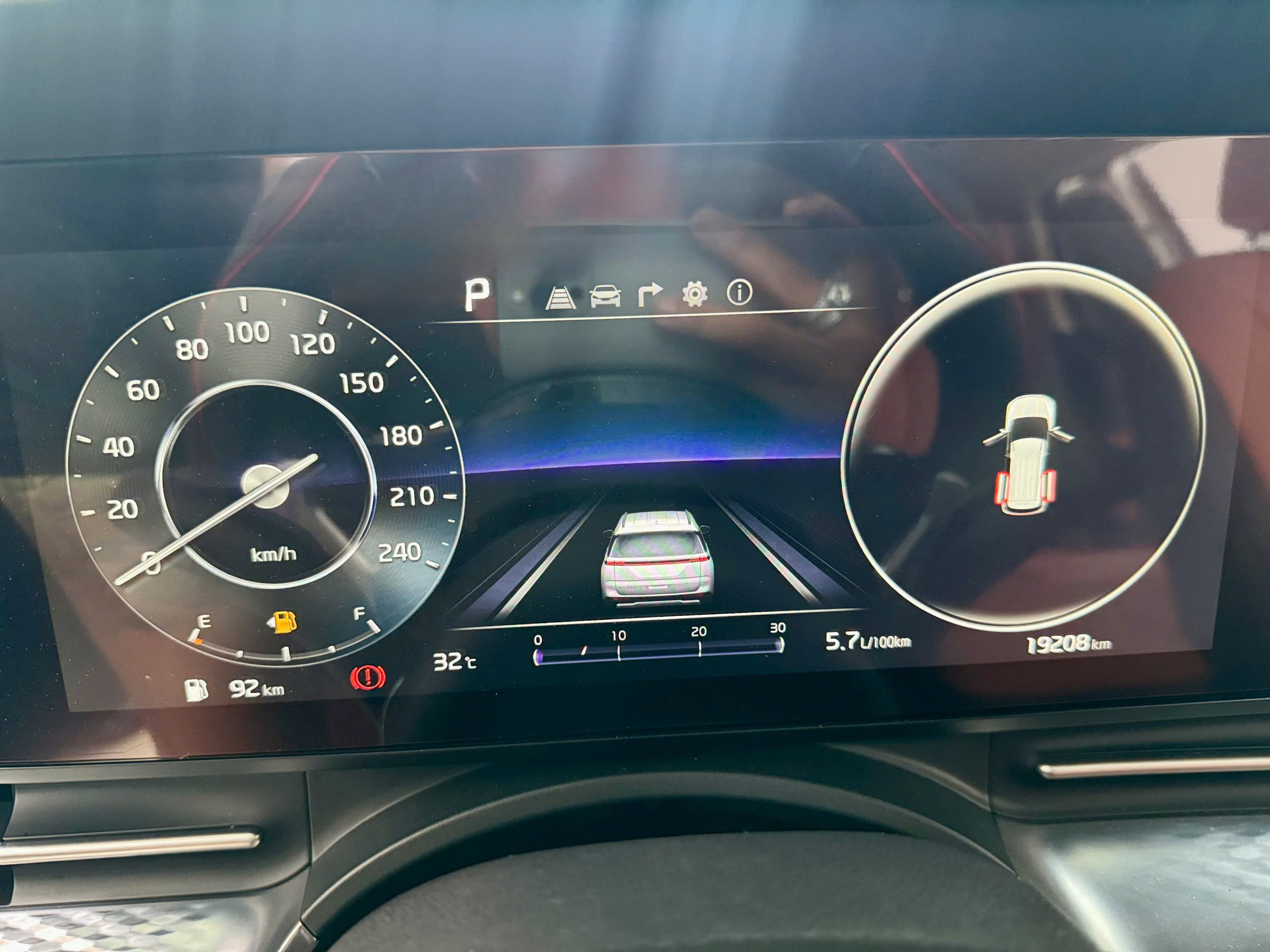 Bán ô tô Kia Carnival Signature 2.2D năm 2023, màu trắng, giá 1.08tỉ