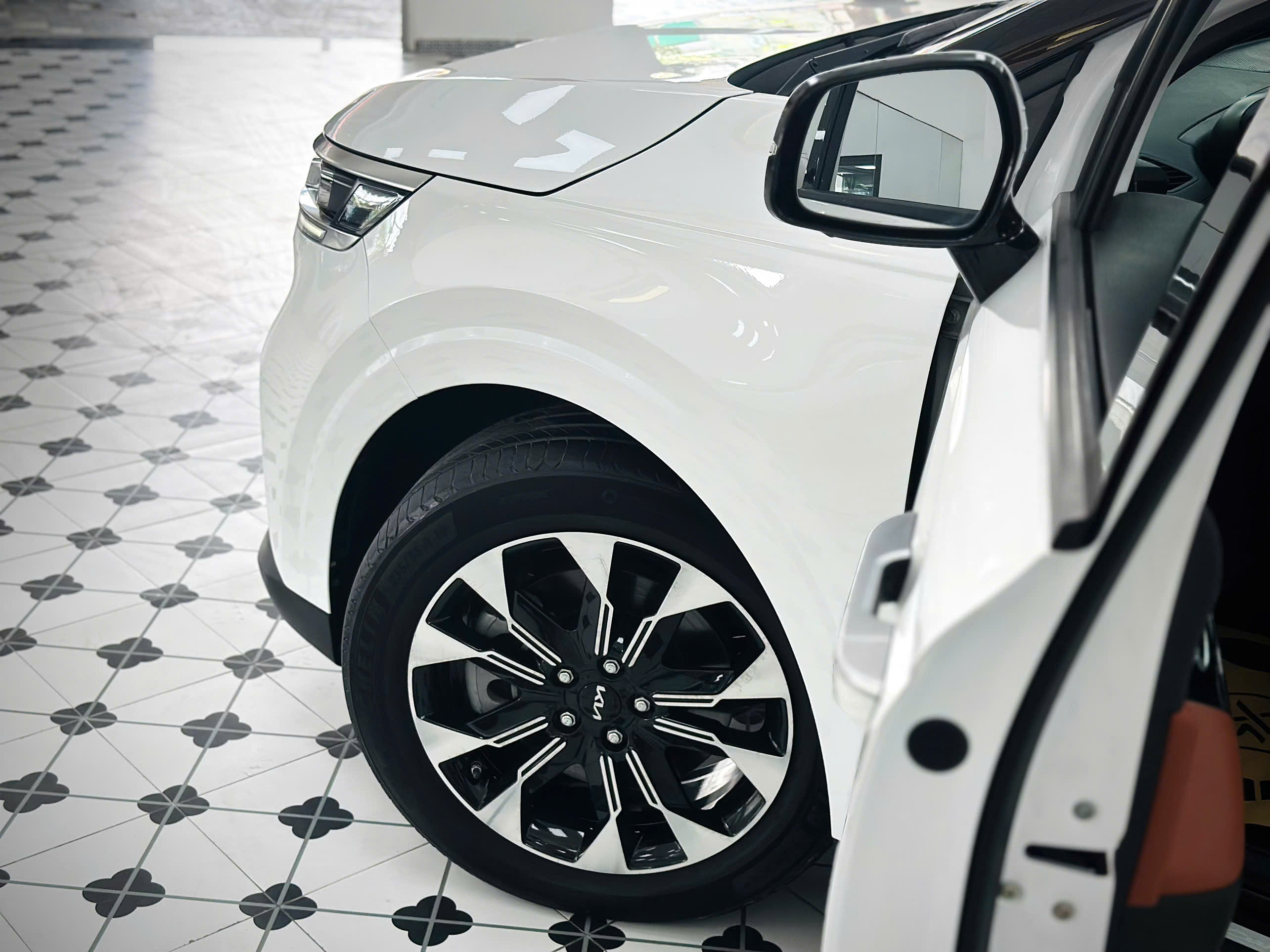Bán Kia Carnival Signature 3.5G sản xuất năm 2023, màu trắng