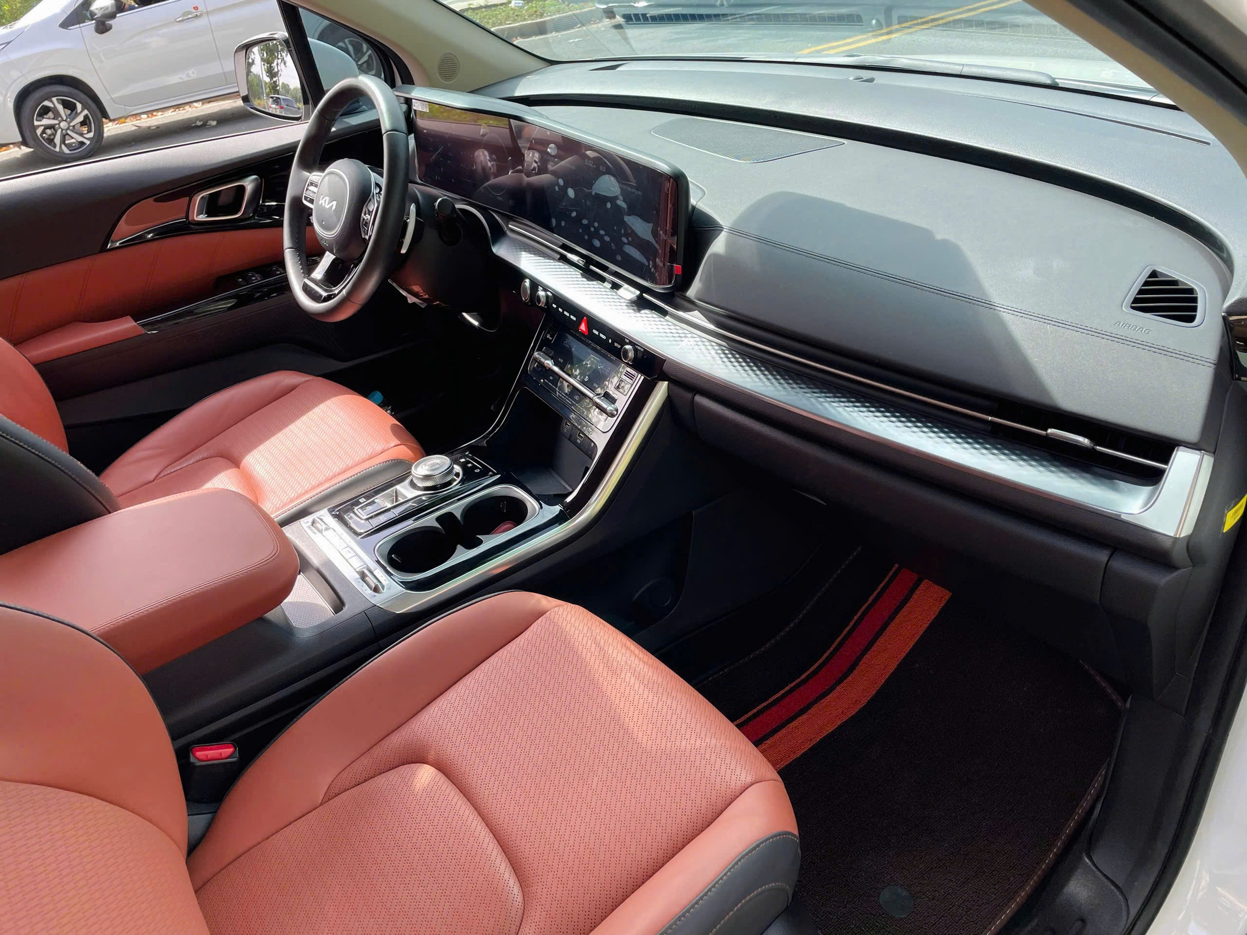 Bán ô tô Kia Carnival Signature 2.2D năm 2023, màu trắng, giá 1.08tỉ