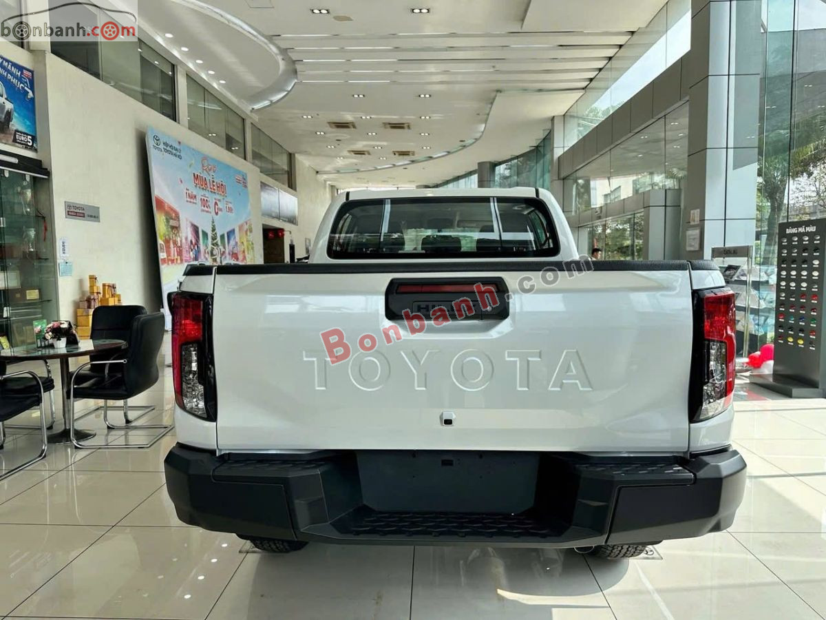 Bán ô tô Toyota Hilux Standard 2.8L 4x2 MT - 2026 - xe mới