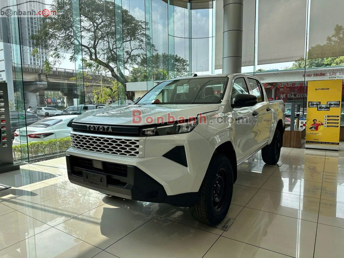 Bán ô tô Toyota Hilux Standard 2.8L 4x2 MT - 2026 - xe mới