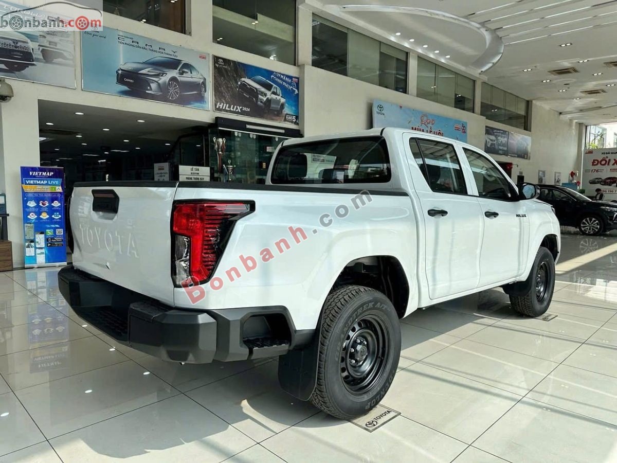 Bán ô tô Toyota Hilux Standard 2.8L 4x2 MT - 2026 - xe mới