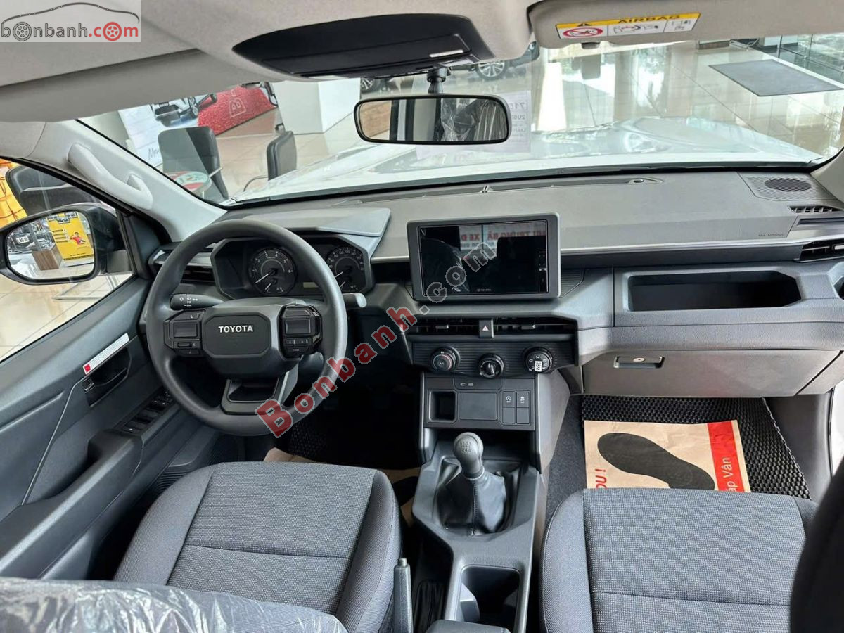 Bán ô tô Toyota Hilux Standard 2.8L 4x2 MT - 2026 - xe mới