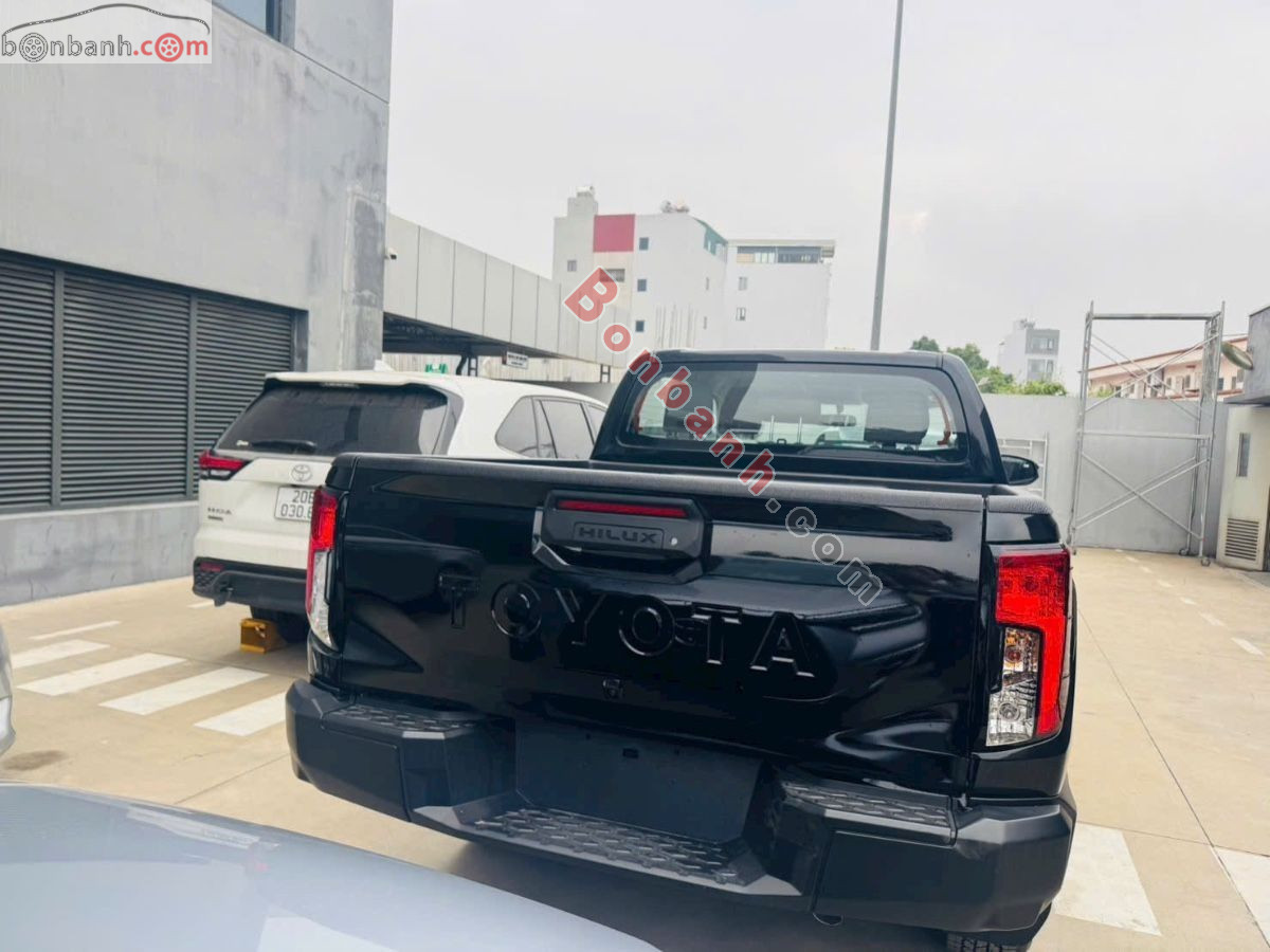 Bán ô tô Toyota Hilux Standard 2.8L 4x2 MT - 2026 - xe mới
