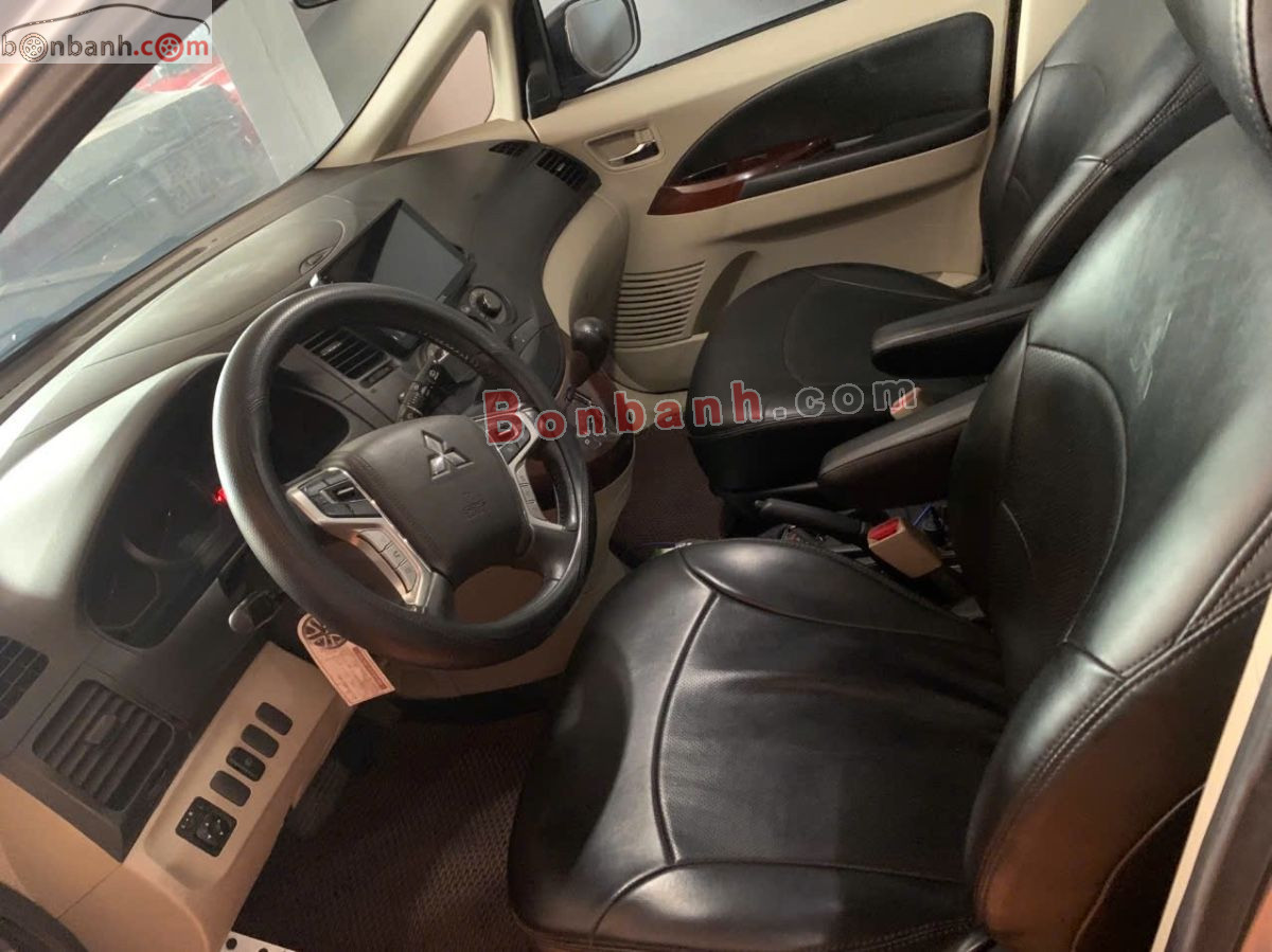 Bán ô tô Mitsubishi Grandis 2.4 AT - 2009 - xe cũ