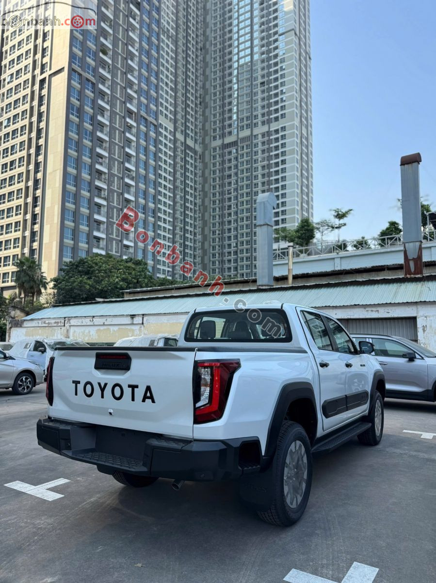 Bán ô tô Toyota Hilux Trailhunter 2.8L 4x4 AT - 2026 - xe mới