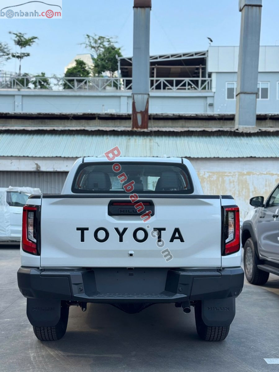 Bán ô tô Toyota Hilux Trailhunter 2.8L 4x4 AT - 2026 - xe mới