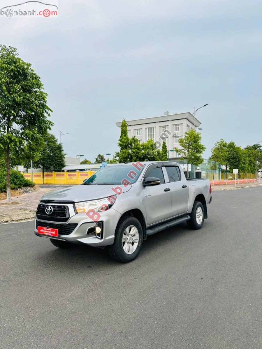 Bán ô tô Toyota Hilux 2.4E 4x2 AT - 2020 - xe cũ