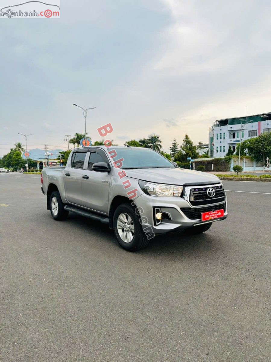 Bán ô tô Toyota Hilux 2.4E 4x2 AT - 2020 - xe cũ