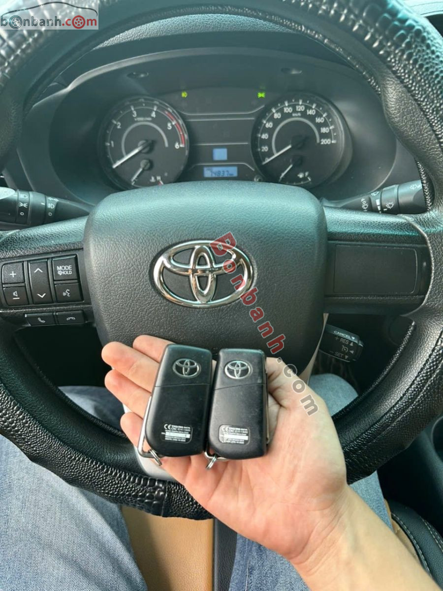 Bán ô tô Toyota Hilux 2.4E 4x2 AT - 2020 - xe cũ