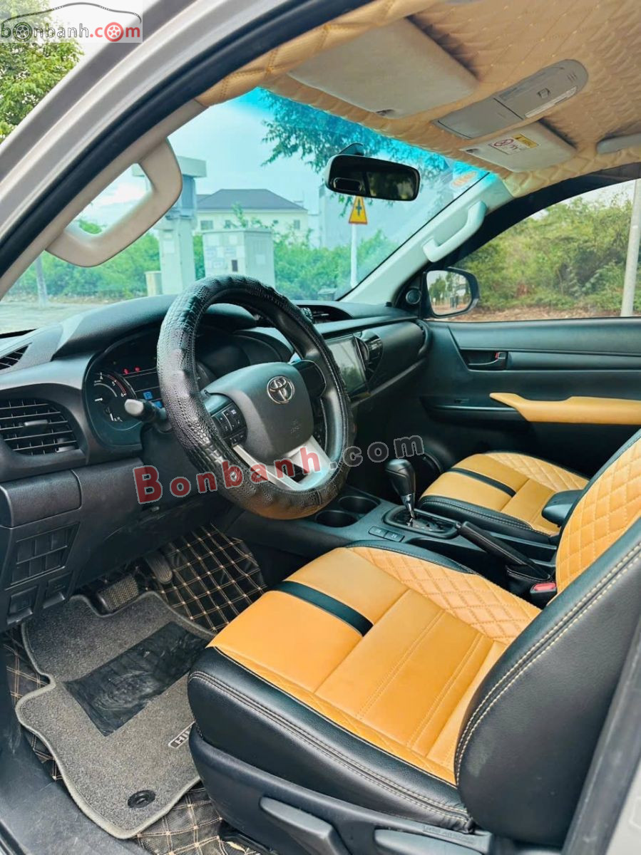 Bán ô tô Toyota Hilux 2.4E 4x2 AT - 2020 - xe cũ