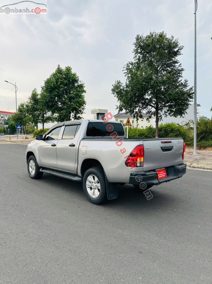 Bán ô tô Toyota Hilux 2.4E 4x2 AT - 2020 - xe cũ