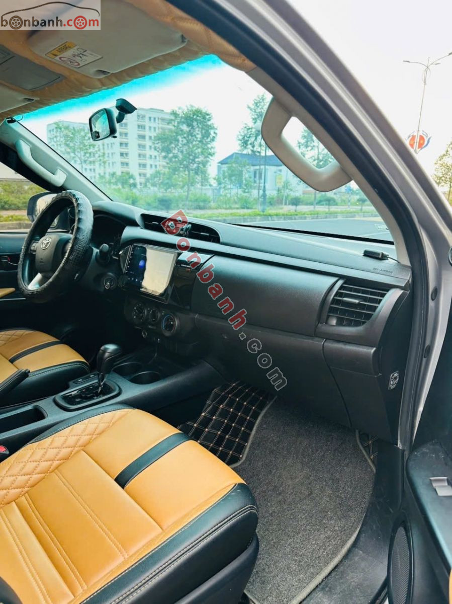 Bán ô tô Toyota Hilux 2.4E 4x2 AT - 2020 - xe cũ