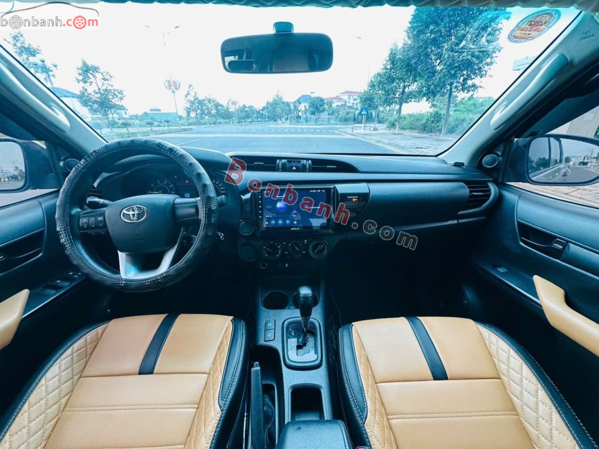 Bán ô tô Toyota Hilux 2.4E 4x2 AT - 2020 - xe cũ