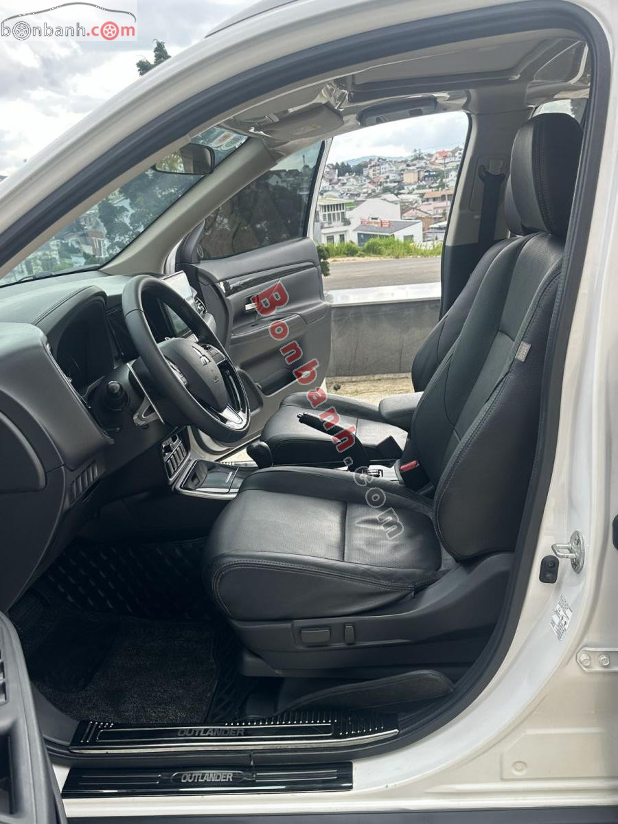 Bán ô tô Mitsubishi Outlander 2.0 CVT Premium - 2018 - xe cũ