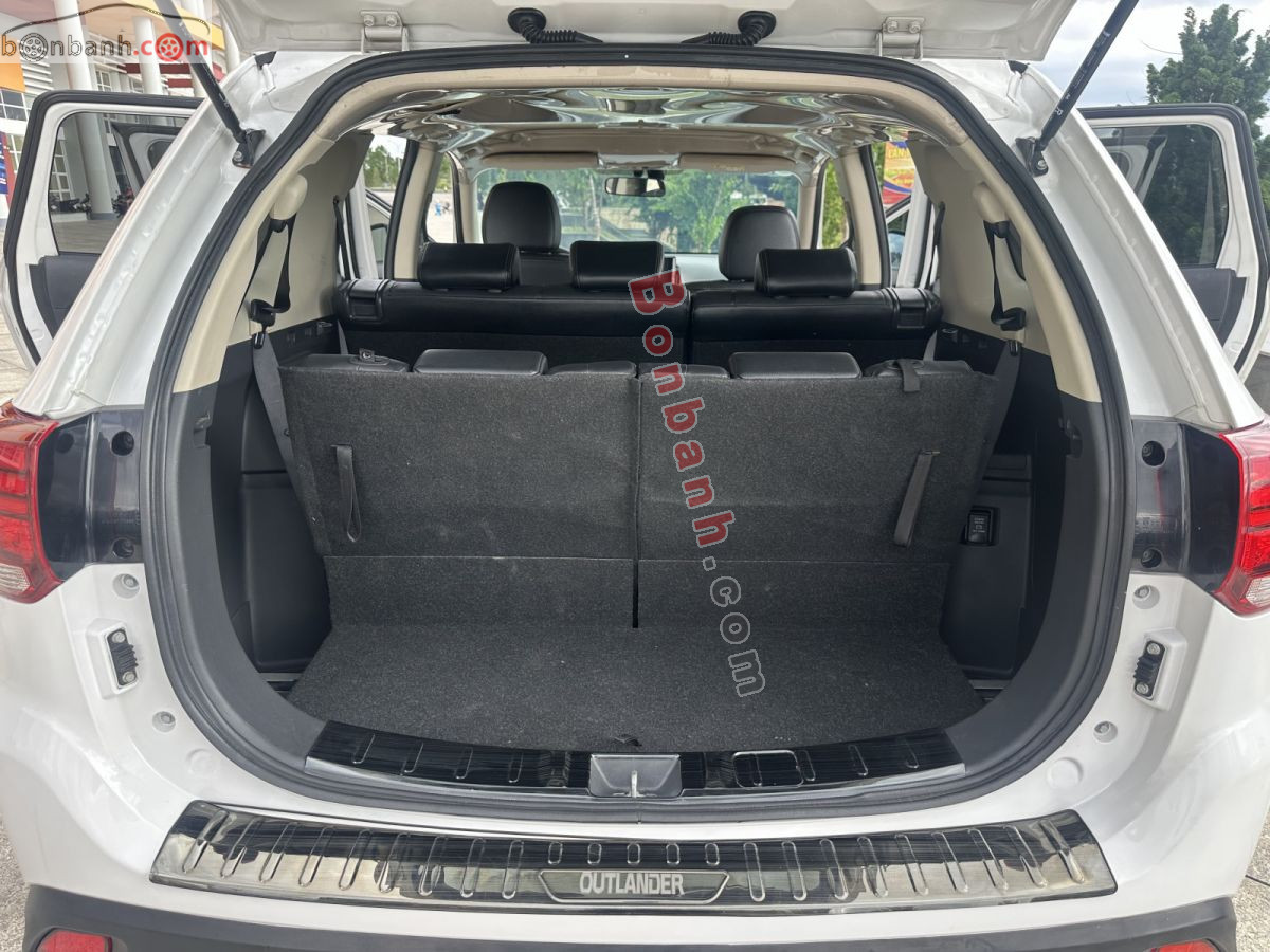 Bán ô tô Mitsubishi Outlander 2.0 CVT Premium - 2018 - xe cũ